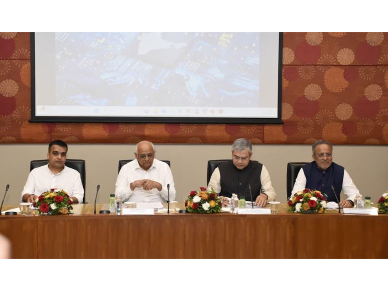 Union Minister Ashwini Vaishnaw reviews semiconductor project developments in Gujarat (Photo/Gujarat CMO)