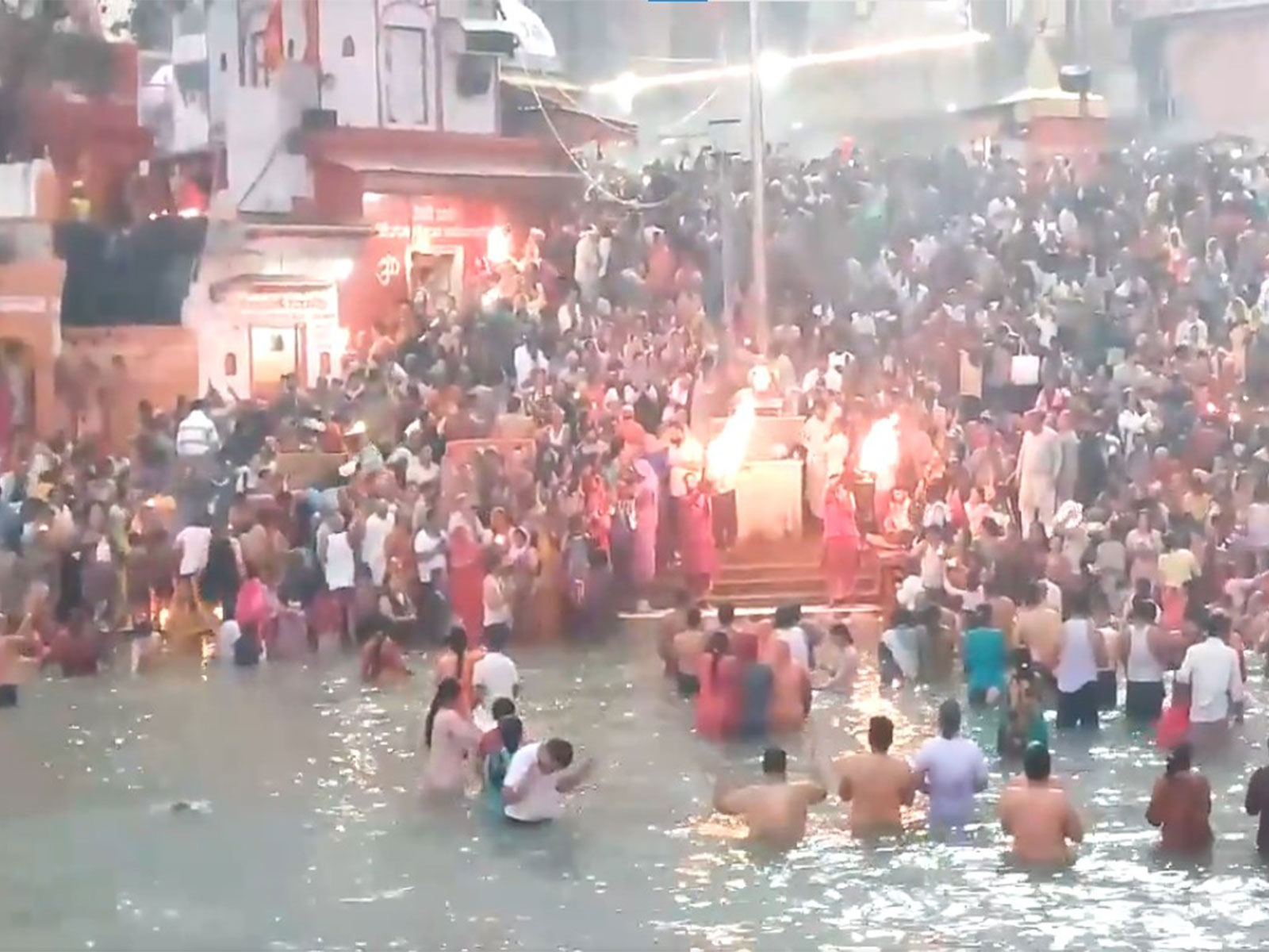 On occasion of Kartik Purnima, a large crowd gathers at Har Ki Pauri in Haridwar. (Photo/ANI)