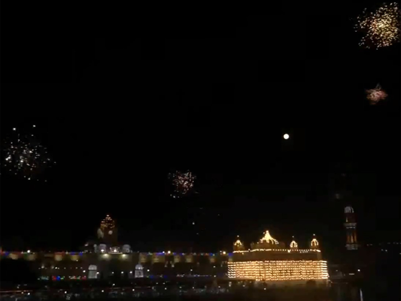 Fireworks adorn sky at Amritsar's Golden Temple on the occasion of Guru Nanak Jayanti 2025 (Photo/ANI) Fireworks adorn sky at Amritsar's Golden Temple on the occasion of Guru Nanak Jayanti 2025 (Photo/ANI)