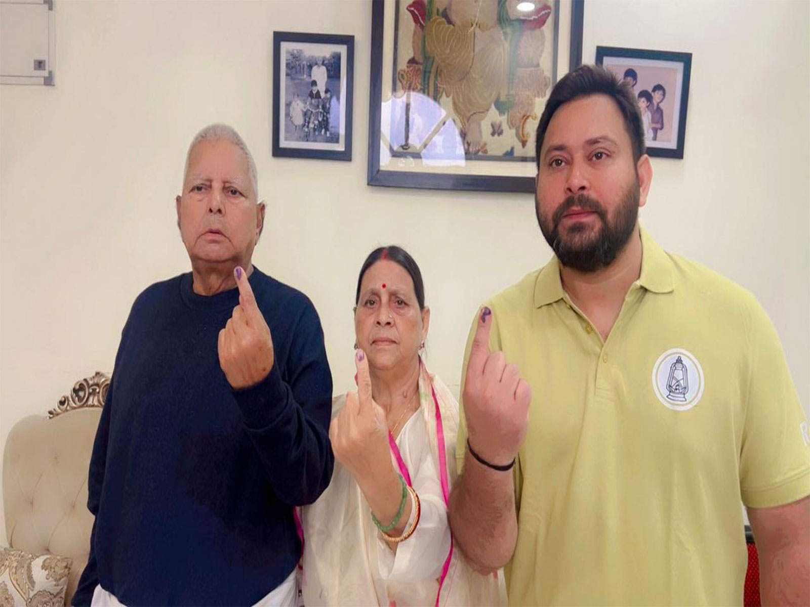 Former Bihar Chief Minister Lalu Prasad Yadav with his wife Rabri Devi and son Tejashwi Yadav (Photo/X@laluprasadrjd)