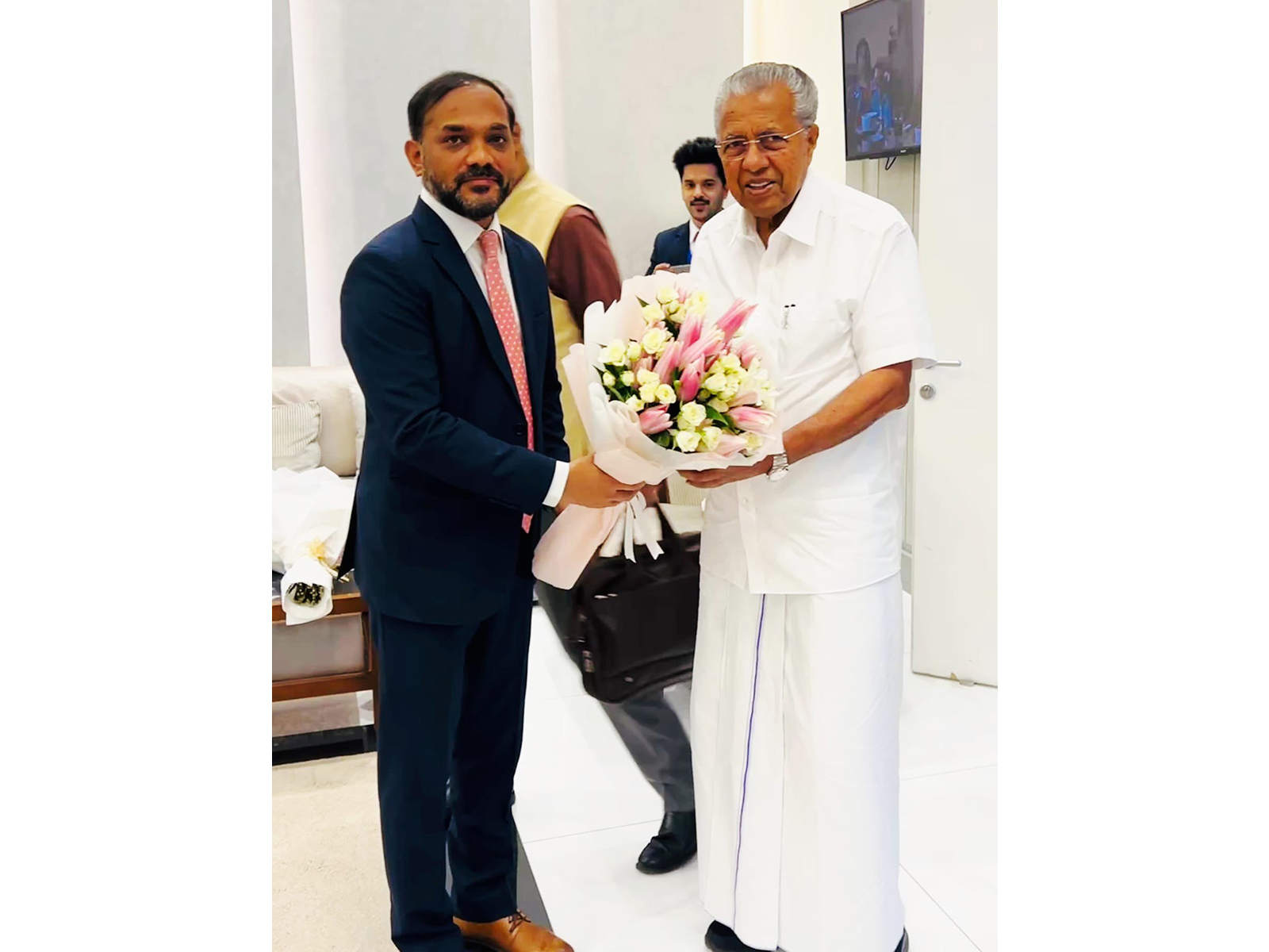 Kerala Chief Minister Pinarayi Vijayan with Chargé d'affaires Sanjay K. Muluka (Photo: X@indembkwt) Kerala Chief Minister Pinarayi Vijayan with Chargé d'affaires Sanjay K. Muluka (Photo: X@indembkwt)