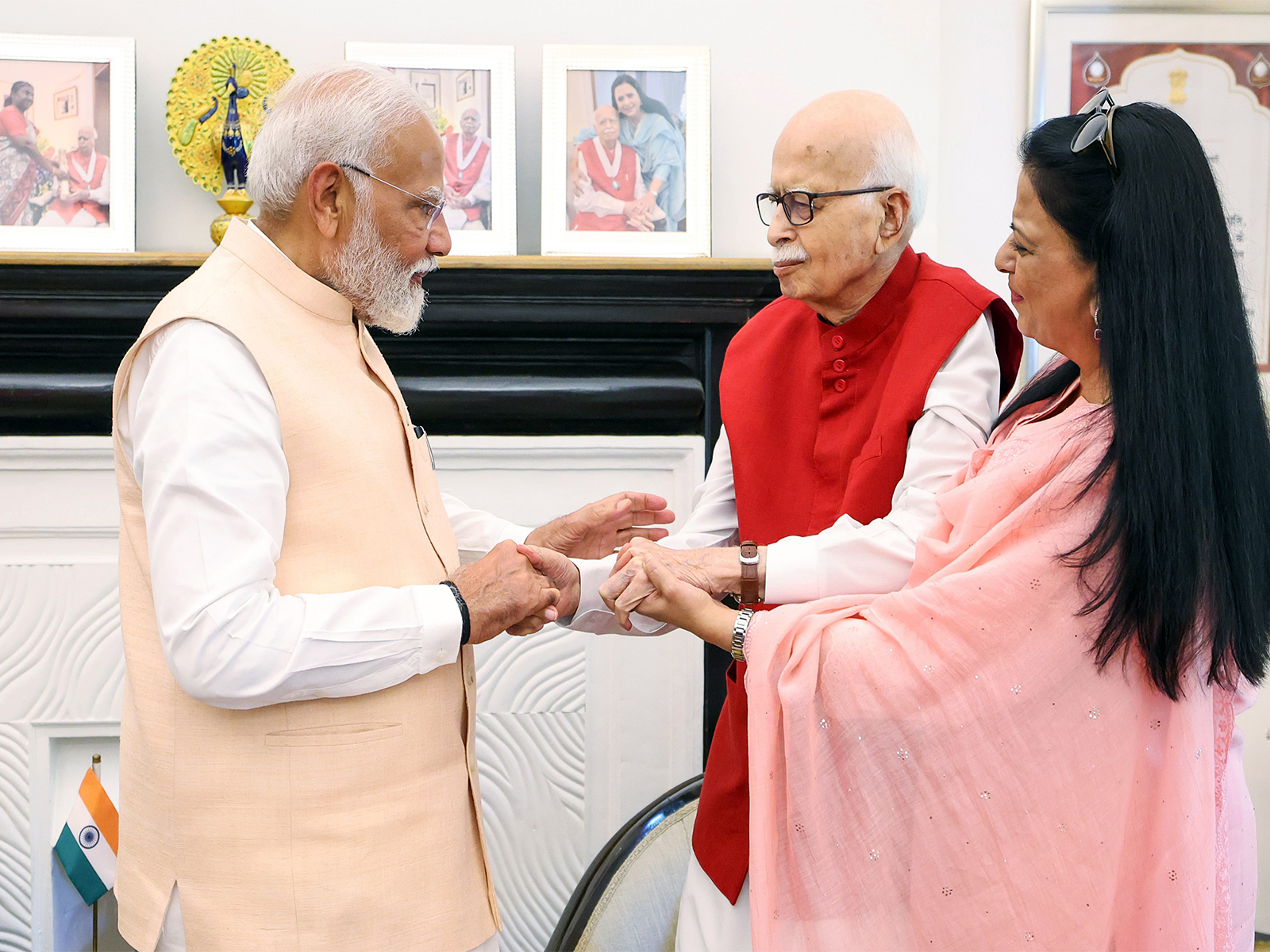 Prime Minister Narendra Modi along with senior BJP leader LK Advani (Photo: ANI)