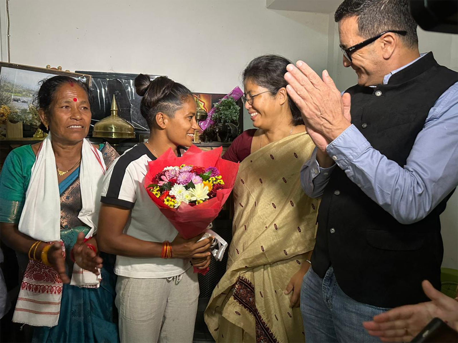 Assam minister Nandita Gorlosa felicitates cricketer Uma Chetry after World Cup 2025 triumph (Photo: X/@CMOfficeAssam)