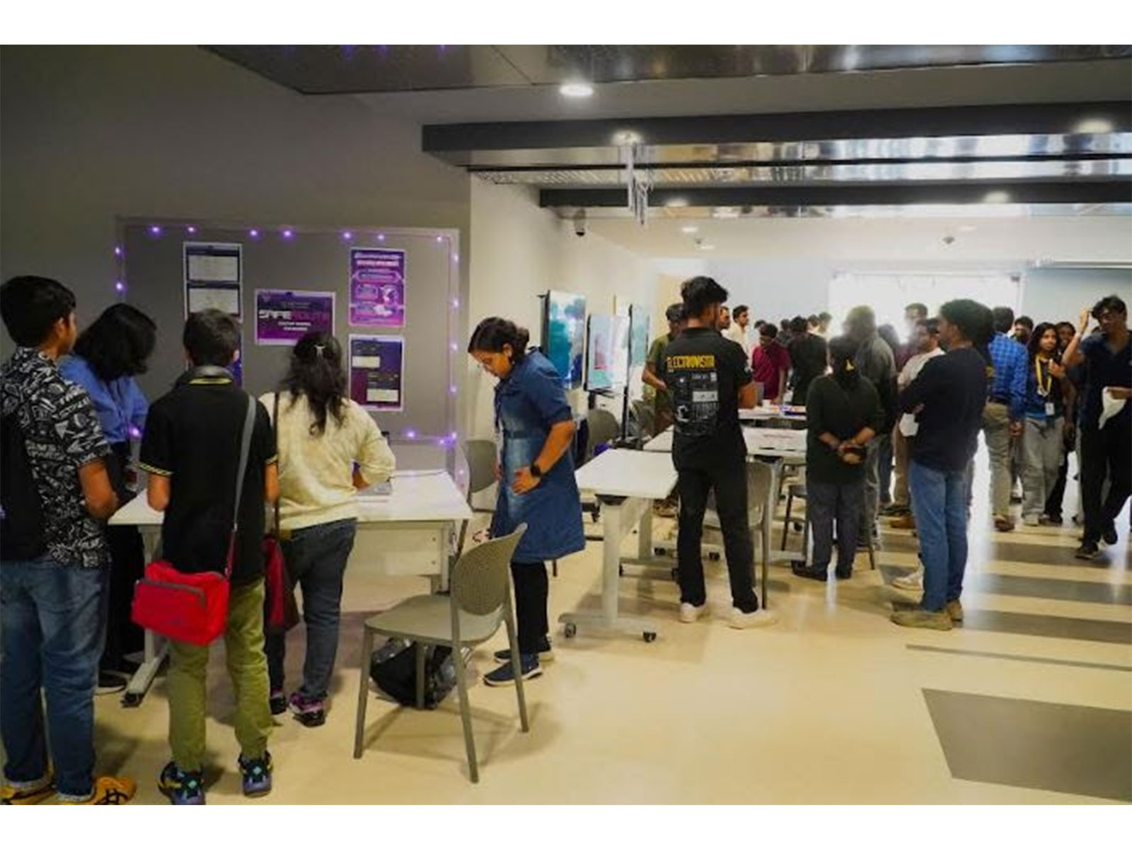 Participants engage in hands-on experiences bringing learnings to life at MAHE BLRU Open House 3.0