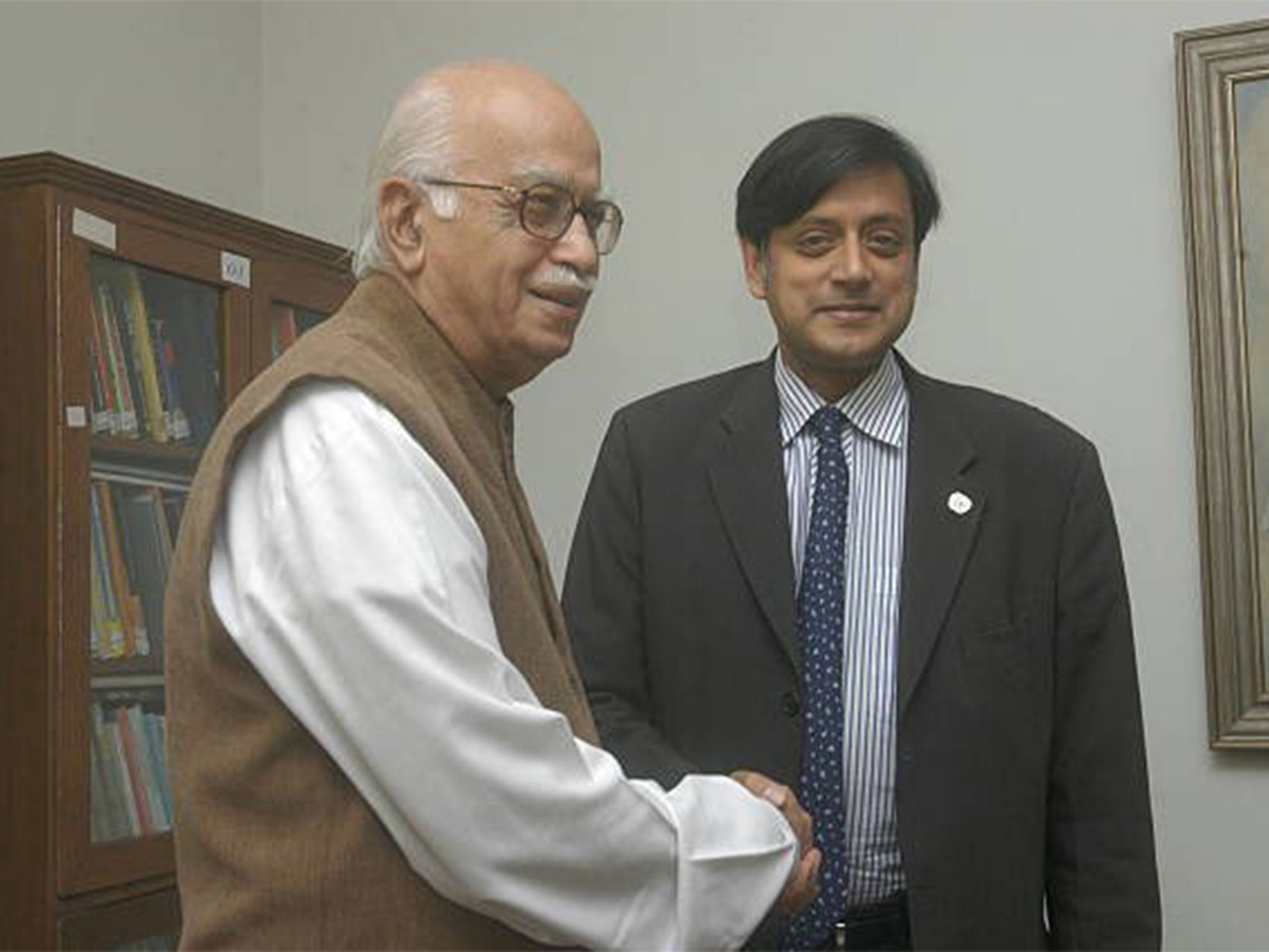 Congress MP Shashi Tharoor (right) along with with former Deputy PM LK Advani (Photo/X @ShashiTharoor)