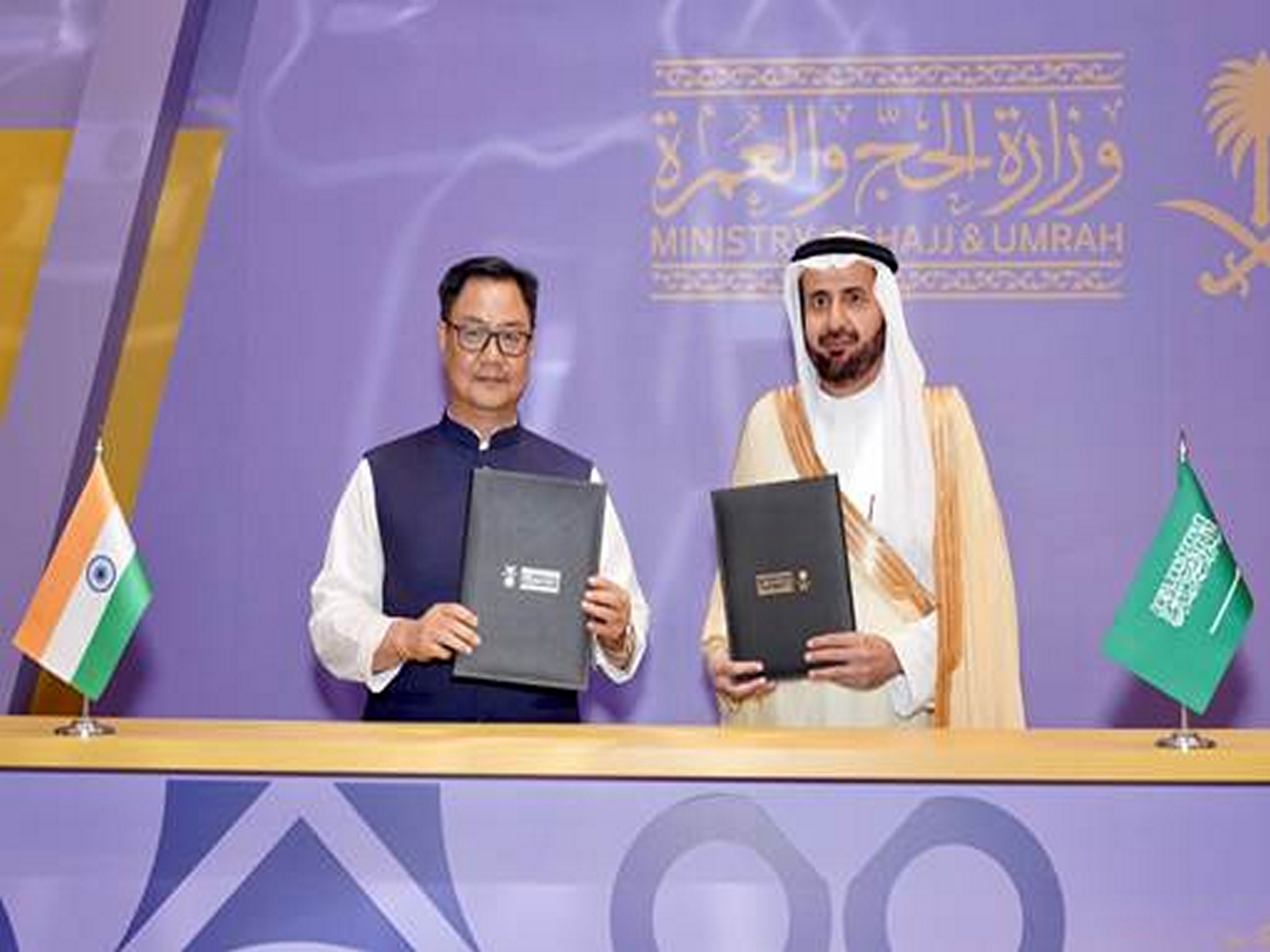 Union Minister Kiren Rijiju with Saudi Minister of Hajj and Umrah Tawfiq bin Fawzan Al Rabiah after signing the Bilateral Haj Agreement for 2026 in Jeddah, Saudi Arabia (Image Source: PIB)
