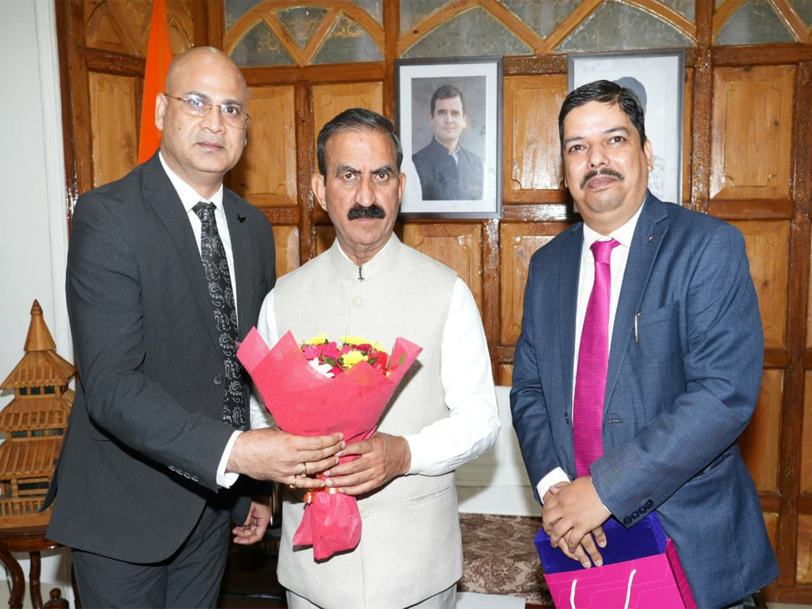 Himachal CM Sukhvinder Sukhu with officials of Axis Bank (Photo/Himachal CMO)