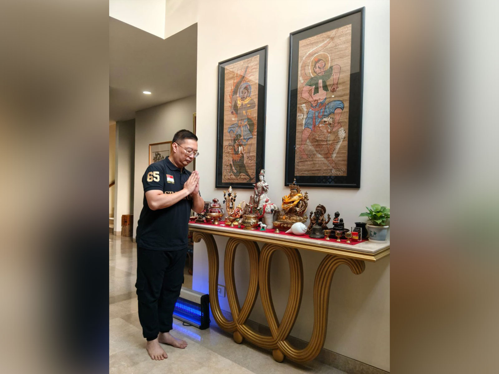 Singapore’s High Commissioner to India, Simon Wong, offers prayers for the victims of the Delhi Red Fort blast, which he described as an “act of terror,” expressing solidarity with India and the affected families. (Photo: X/@SGinIndia) Singapore’s High Commissioner to India, Simon Wong, offers prayers for the victims of the Delhi Red Fort blast, which he described as an “act of terror,” expressing solidarity with India and the affected families. (Photo: X/@SGinIndia)