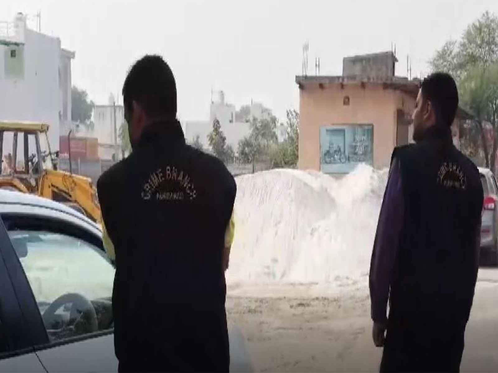 Team of Haryana Police Crime Branch reaches Dr Muzammil's residence (Photo/ANI)