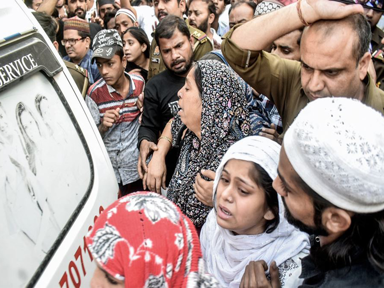 Relatives of victims of Delhi blast mourn loss of loved ones (Photo: ANI)