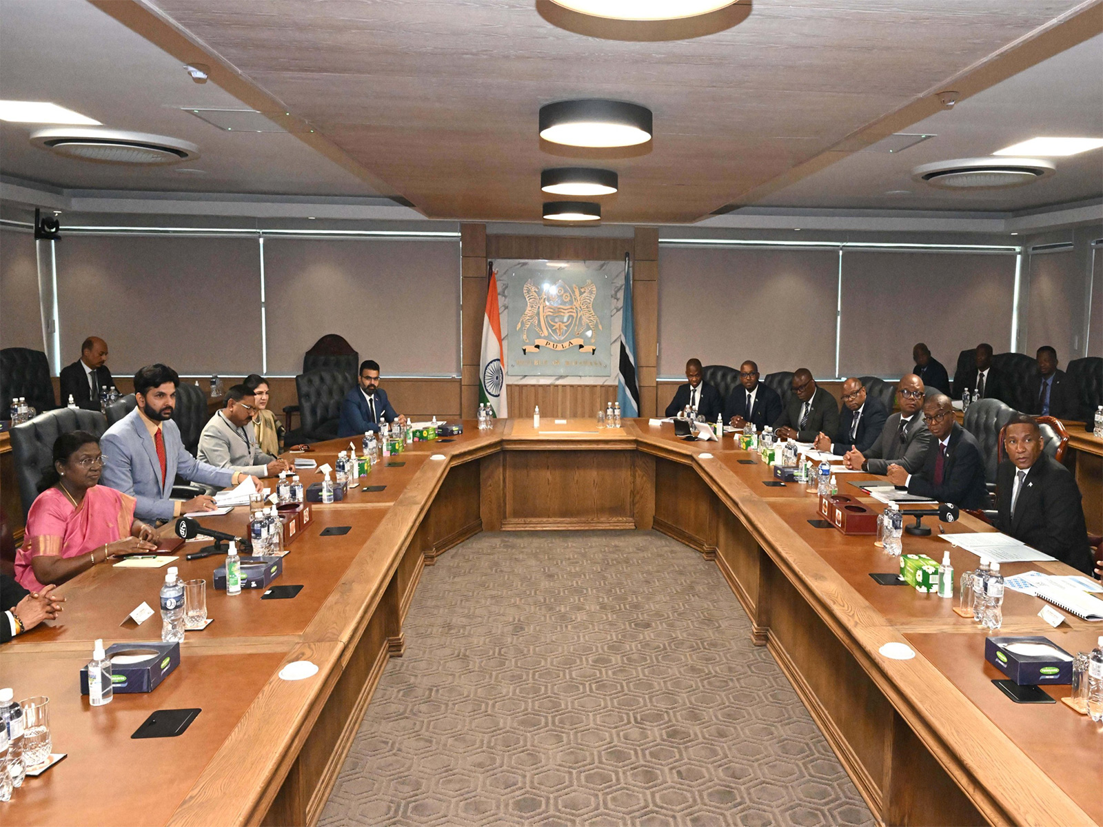Botswana President Duma Boko with President Droupadi Murmu during delegation-level talks in Gaborone. (Photo: X/@rashtrapatibhvn) Botswana President Duma Boko with President Droupadi Murmu during delegation-level talks in Gaborone. (Photo: X/@rashtrapatibhvn)