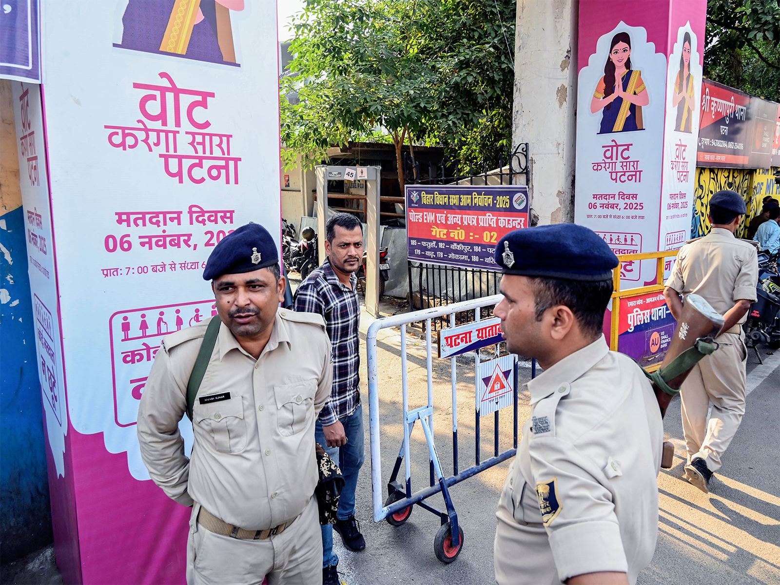 Security personnel outside AN College in Patna (Photo/ANI)