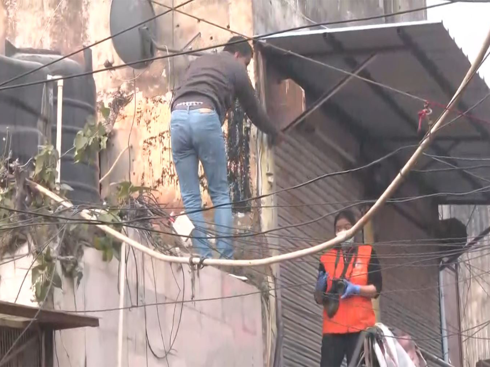 Investigators continue probe at blast site (Photo/ANI)