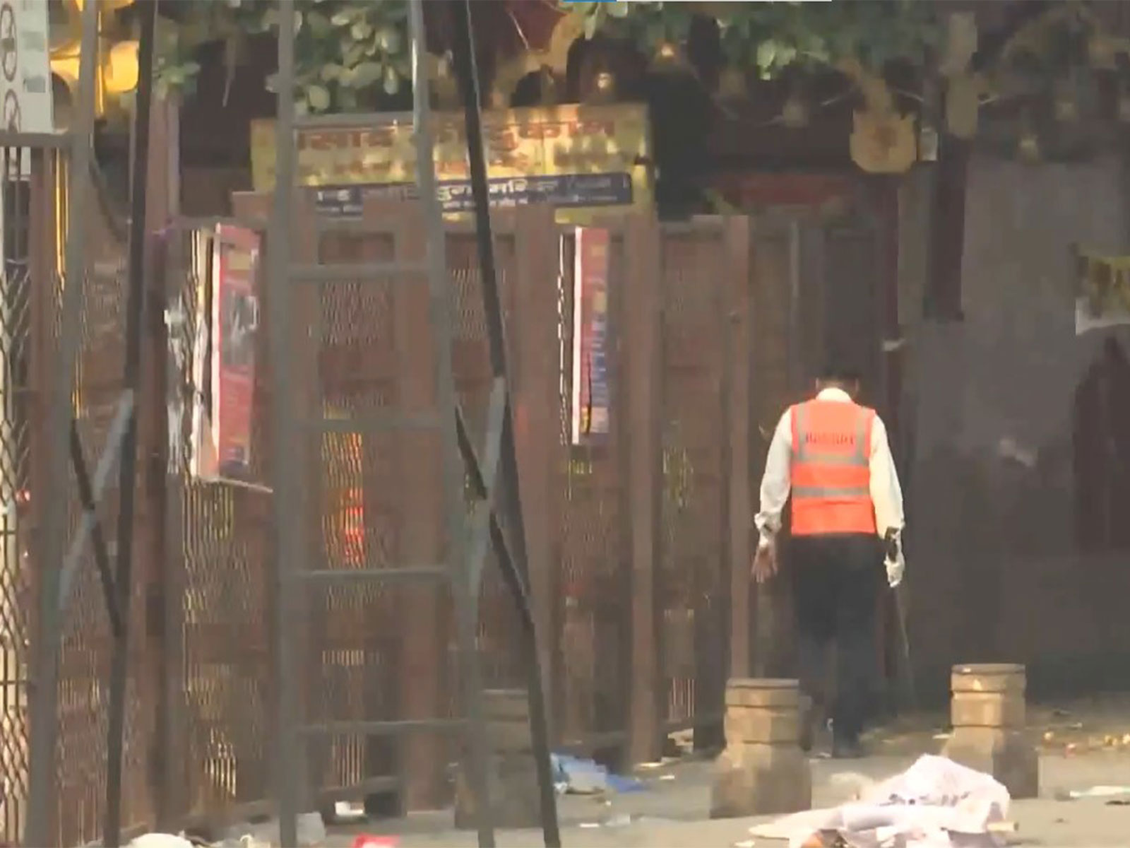 Delhi Police and other agencies probe at site of Delhi car blast near Red Fort. (Photo/ANI)