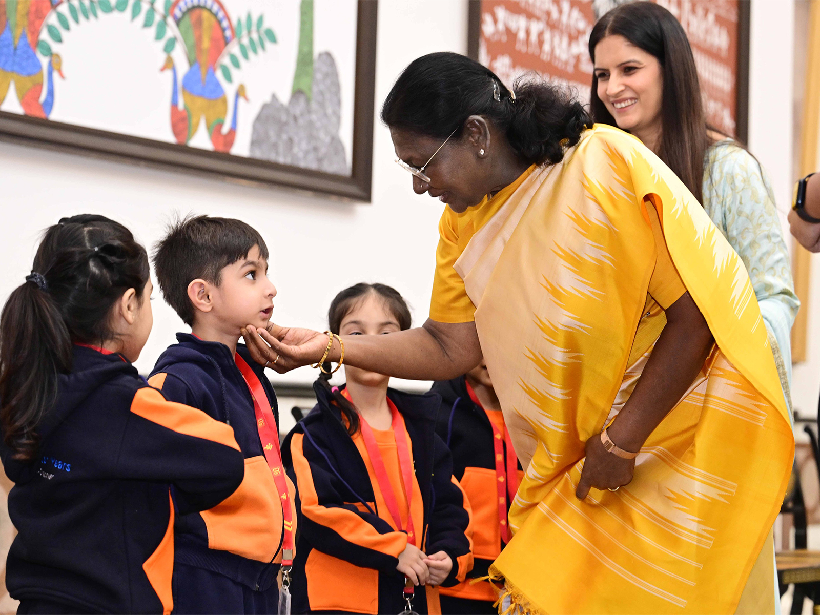 President Droupadi Murmu with students on Children’s Day (Photo/X@rashtrapatibhvn)