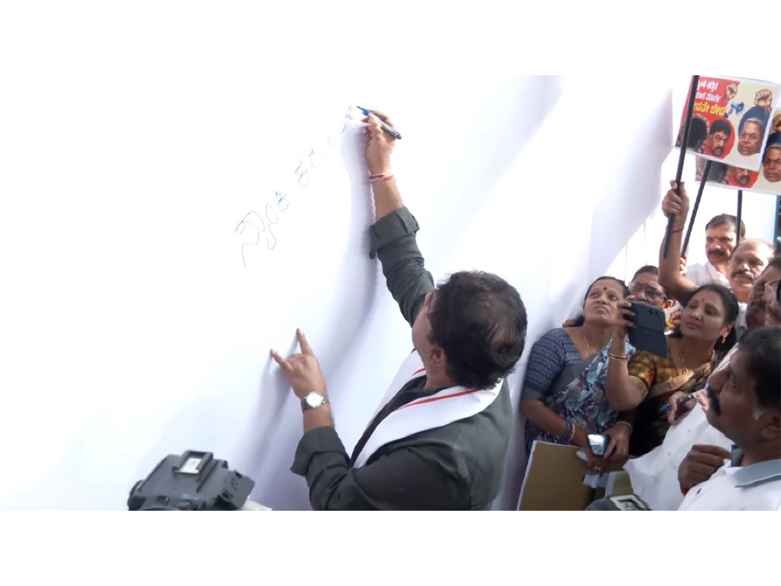 Leader of Opposition in Karnataka Assembly R. Ashok (Photo/ANI)