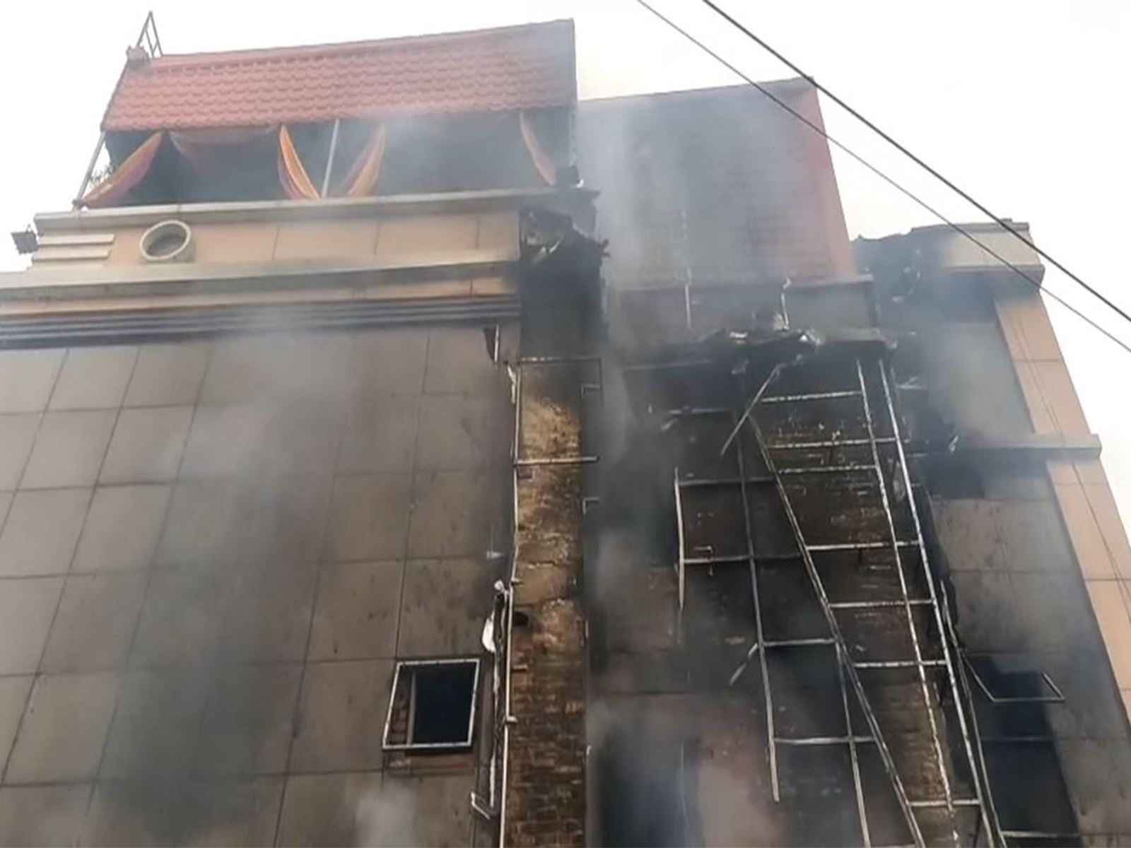 UP: Massive fire engulfs banquet hall in Gorakhpur, investigation underway