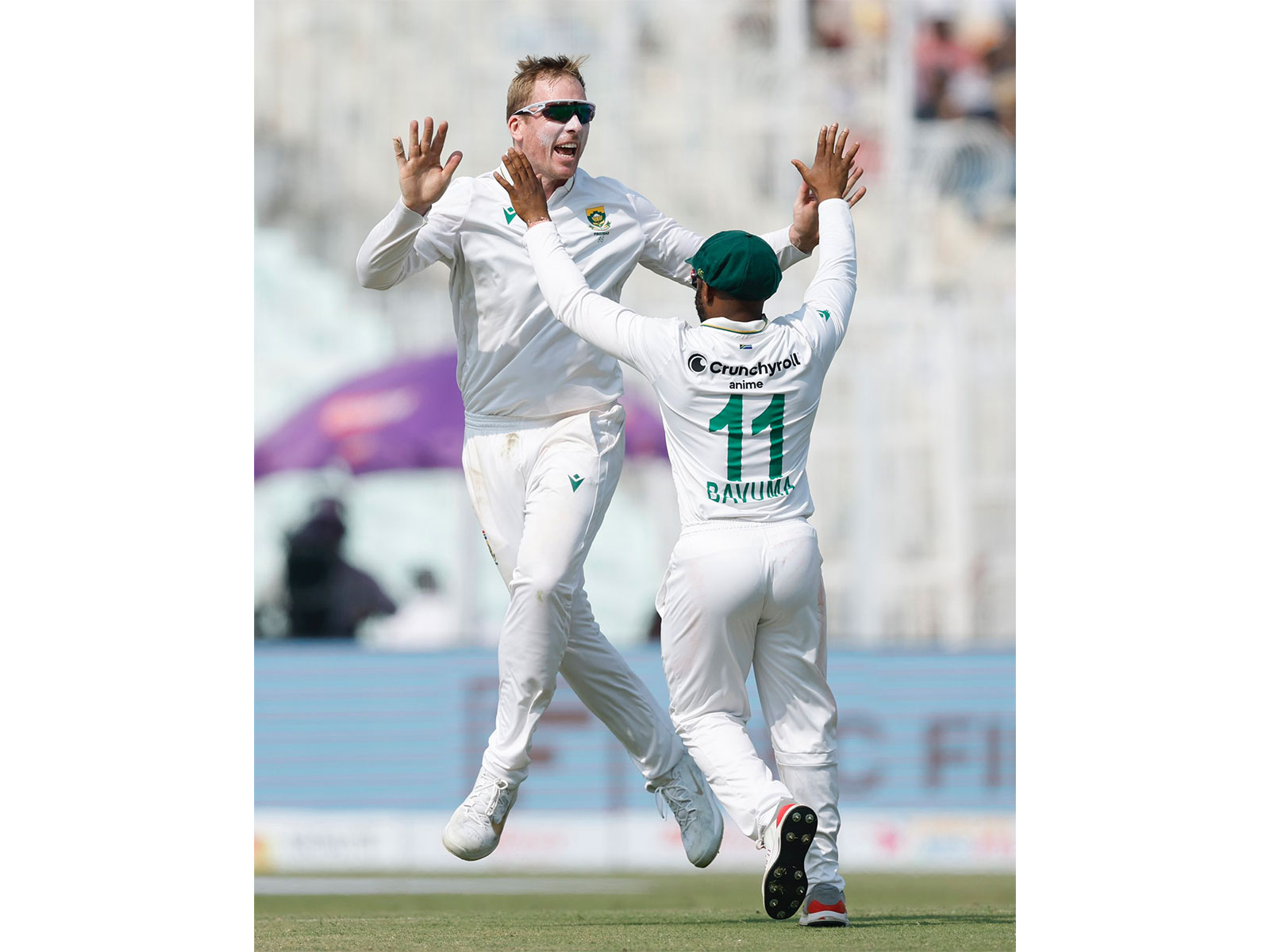 Simon Harmer and Temba Bavuma. (Photo: @ProteasMenCSA X)