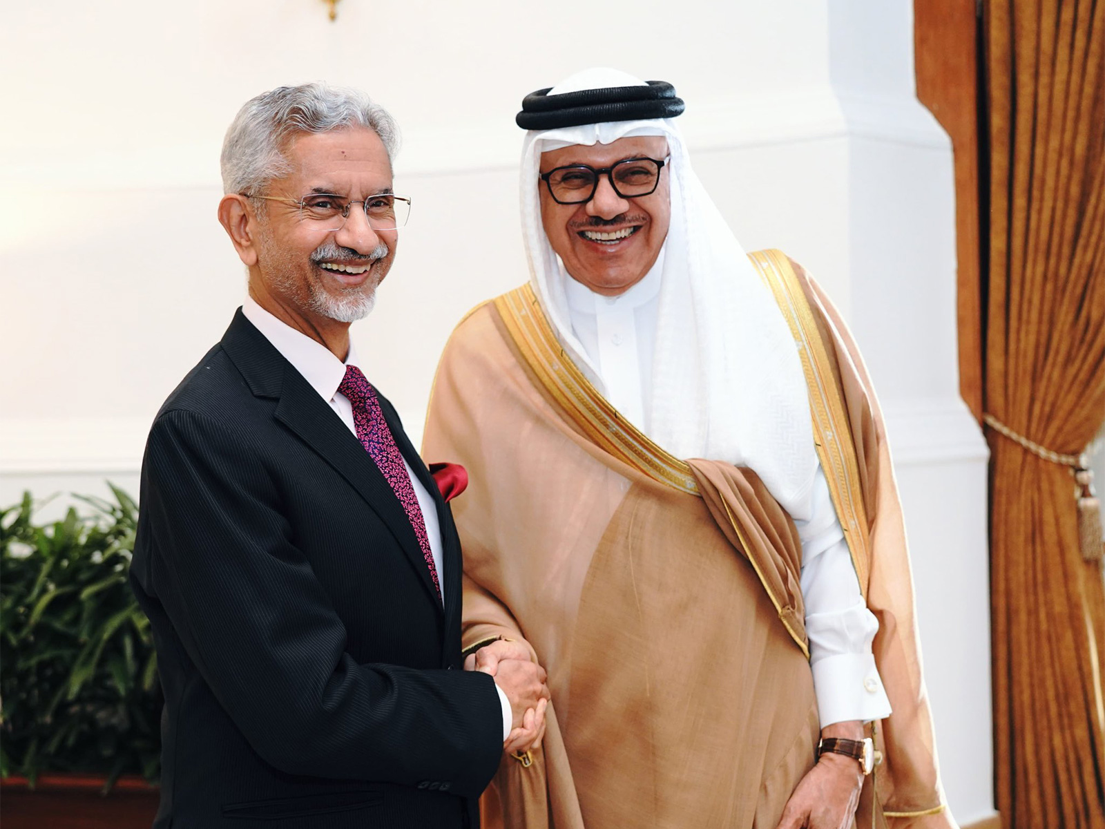 Bahrain’s Foreign Minister Abdullatif bin Rashid Alzayani with External Affairs Minister S Jaishankar (Photo/X@DrSJaishankar)