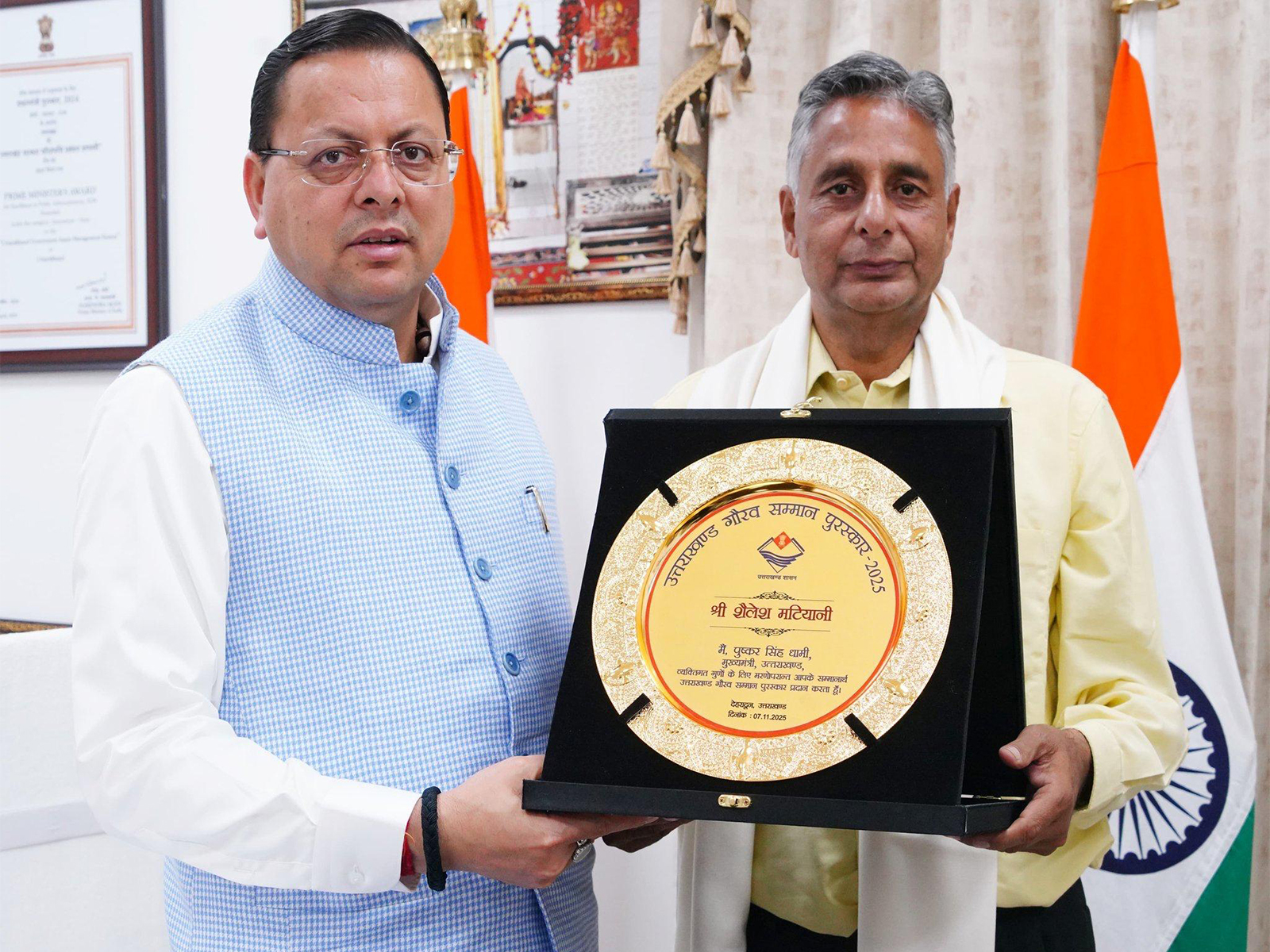 Uttarakhand CM Dhami presents ‘Uttarakhand Gaurav Samman Award’ (Photo/CMO)