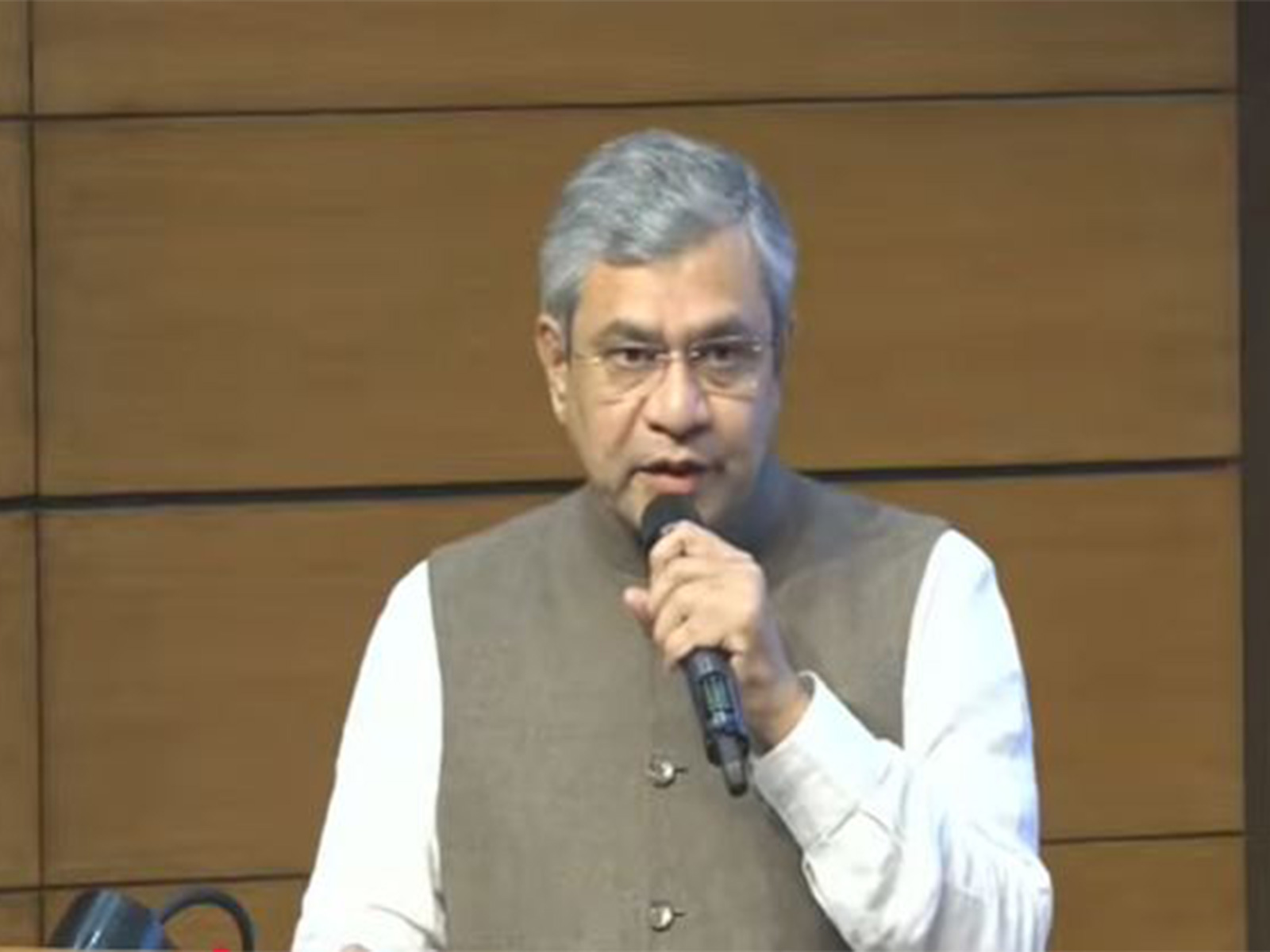 Union Minister for Railways  Ashwini Vaishnaw (Photo/ @PIB_India))