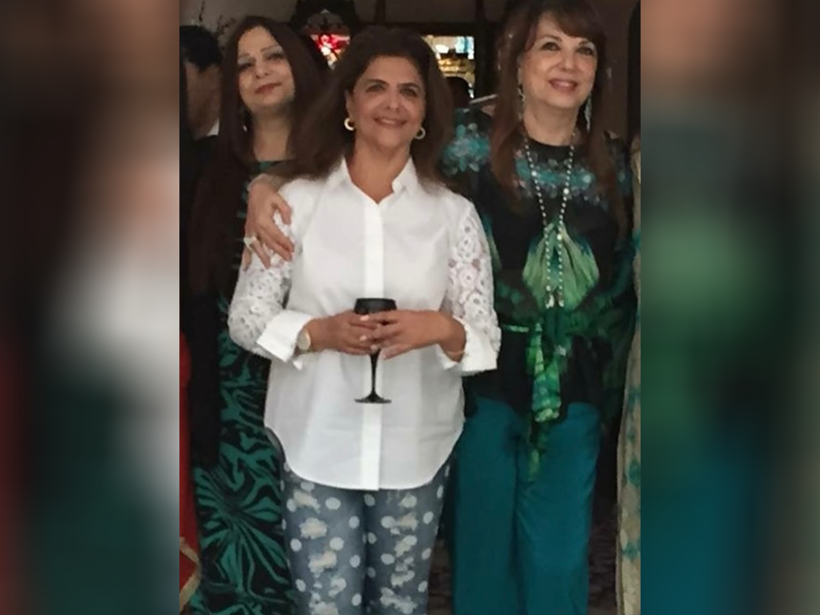 Hrithik Roshan's mom Pinkie Roshan with late Zarine Khan (Photo/Instagram@pinkieroshan) Hrithik Roshan's mom Pinkie Roshan with late Zarine Khan (Photo/Instagram@pinkieroshan)