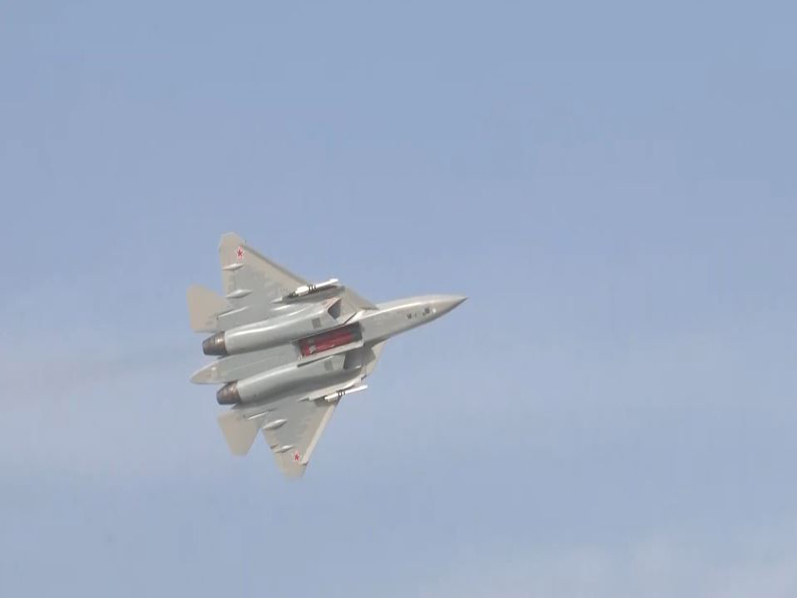 Russian Sukhoi Su-57 fifth-generation fighter flies at Dubai Airshow (Photo/ANI)
