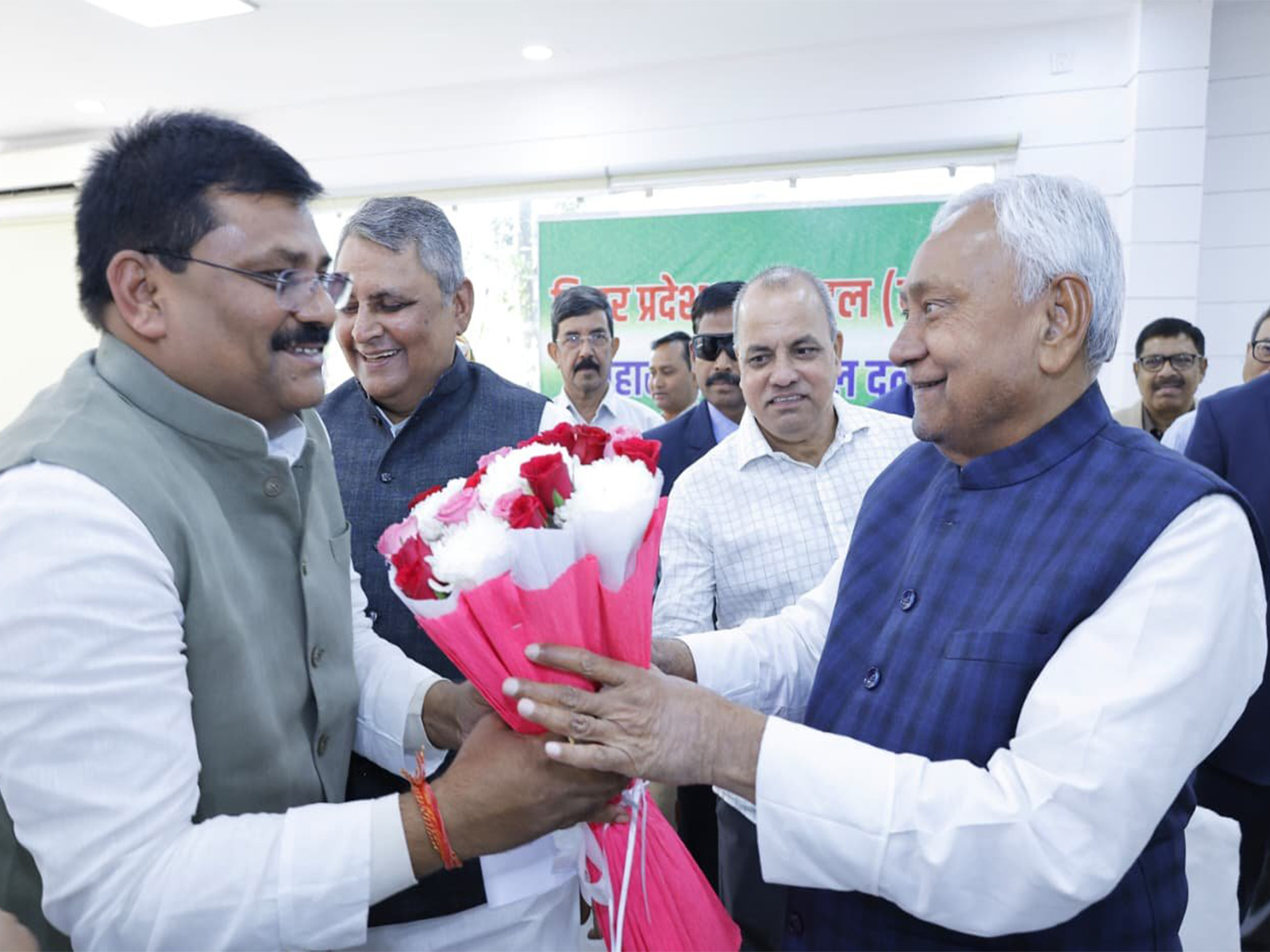 JD(U) leaders welcome Nitish Kumar in Patna (Photo X/JD(U))