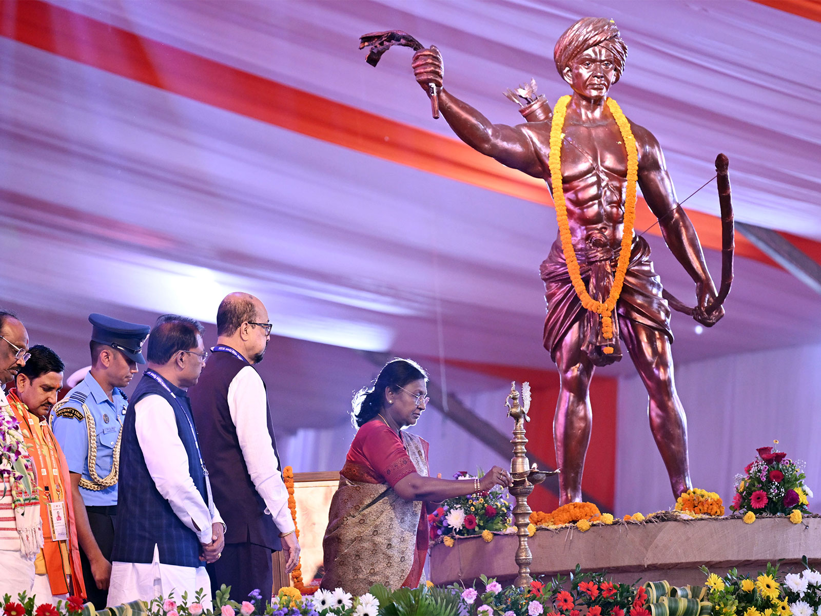 President Droupadi Murmu graced the Janjatiya Gaurav Diwas celebration (Photo/@rashtrapatibhvn on X)