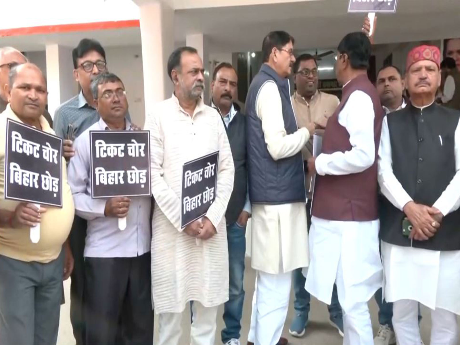 Bihar Congress workers protest against state Chief Rajesh Ram and in-charge Krishna Allavaru (Photo/ANI)