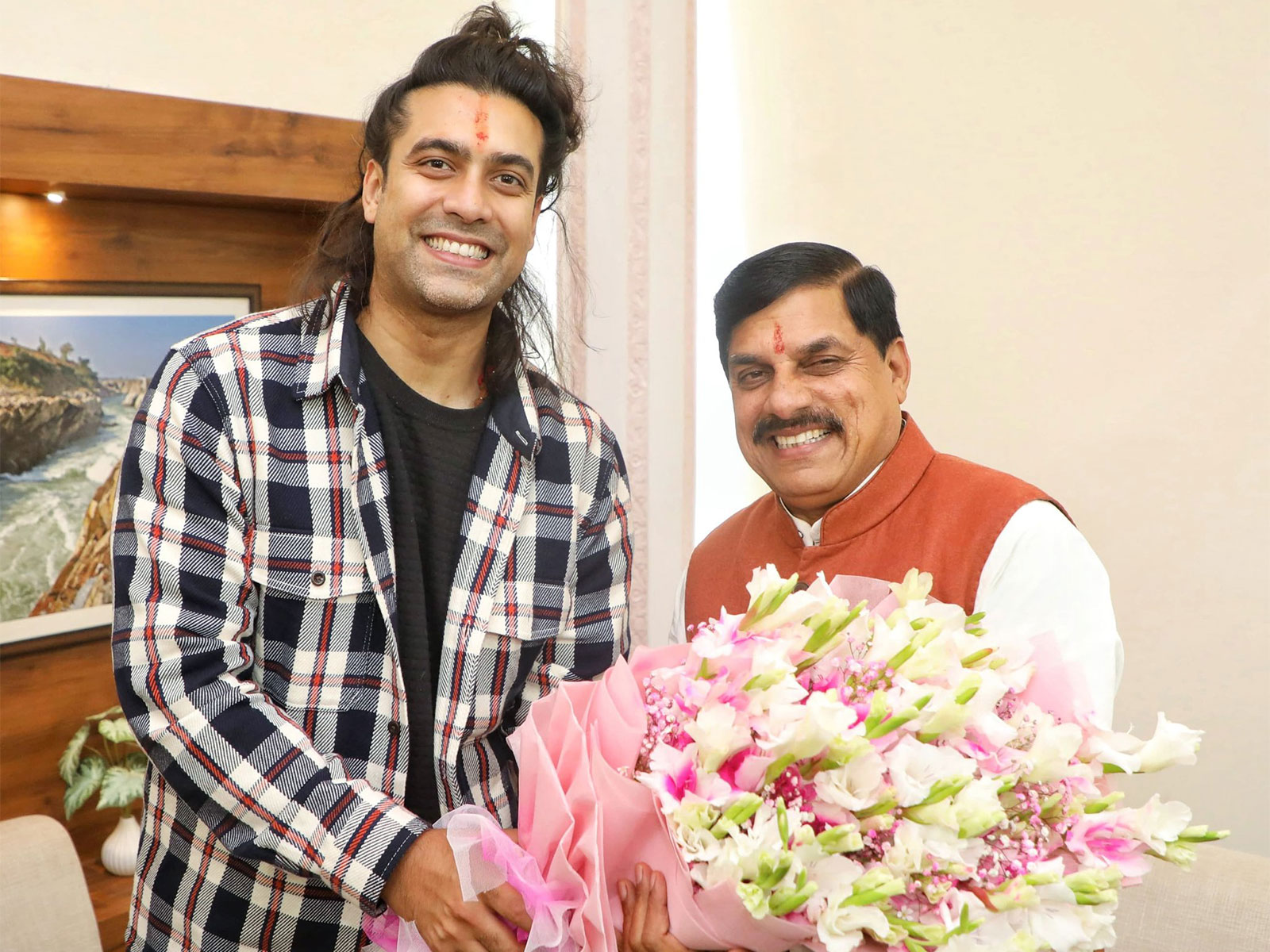 Singer Jubin Nautiyal and MP CM Mohan Yadav (Image source: X/@DrMohanYadav51)