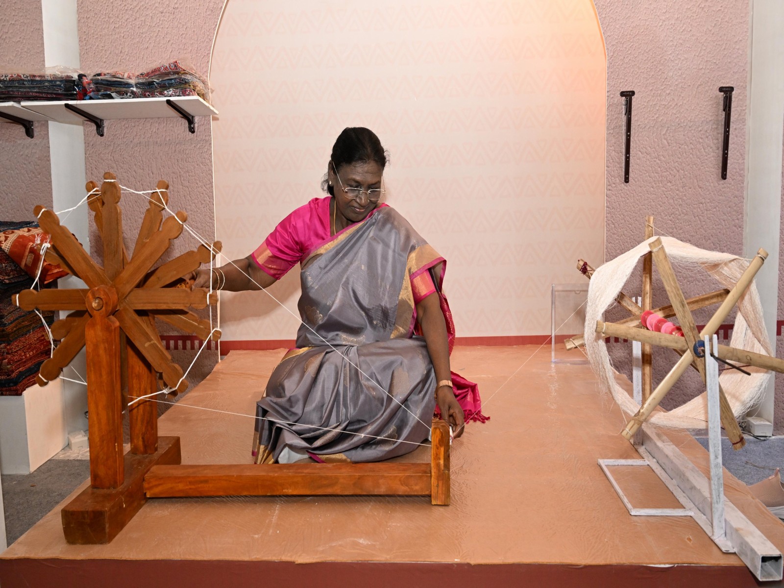 President Murmu inaugurates Bharatiya Kala Mahotsav (Photo/X@rashtrapatibhvn)