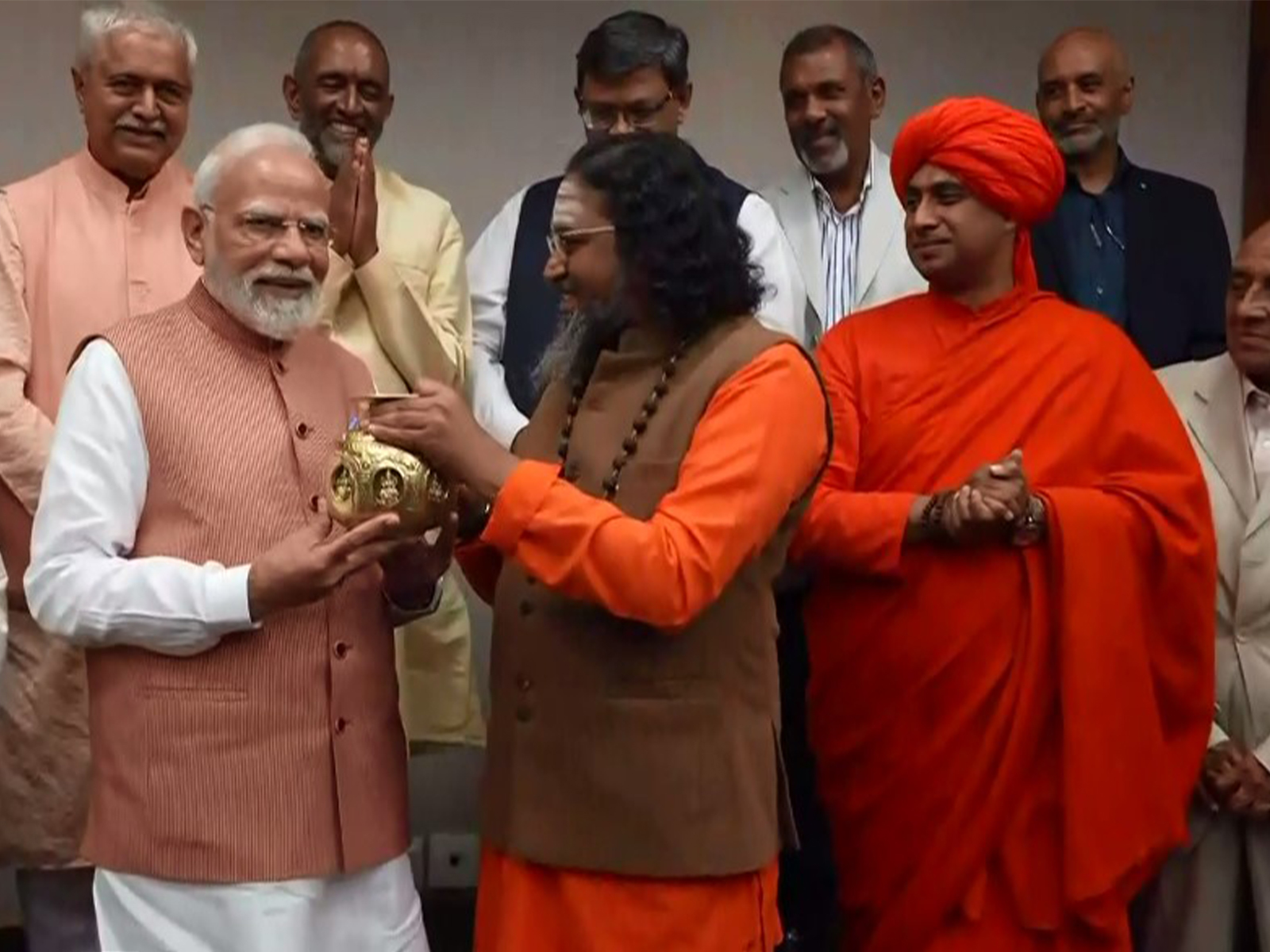 PM Modi interacts with heads of prominent community organisations in Johannesburg (Photo: ANI) PM Modi interacts with heads of prominent community organisations in Johannesburg (Photo: ANI)