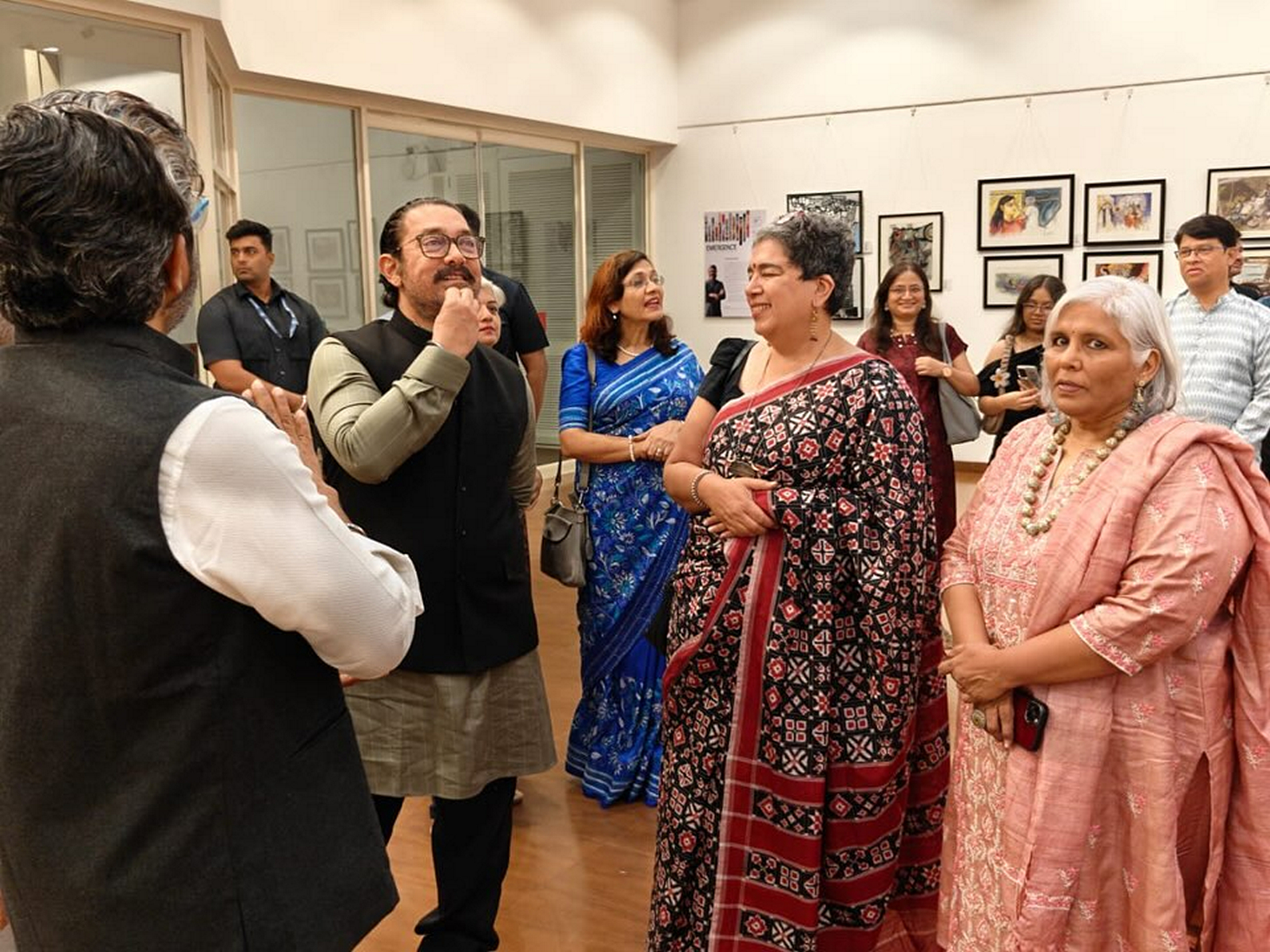Aamir Khan vists Reena Datta's art exhibition (Photo/Instagram@reenadatta)