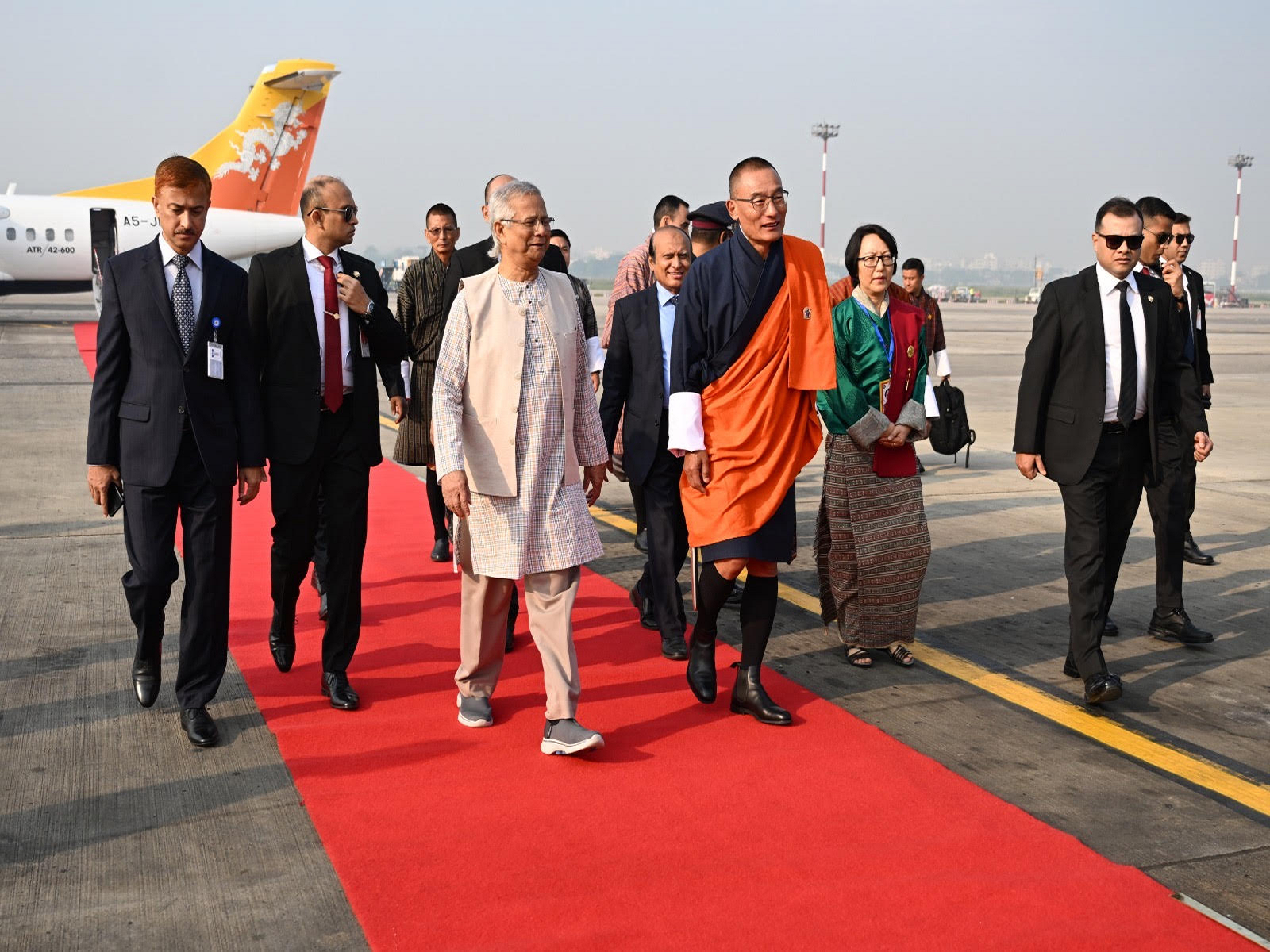 Bhutanese PM Tshering Tobgay arrives in Dhaka  (Photo/  Bangladesh Chief Adviser Press Wing)