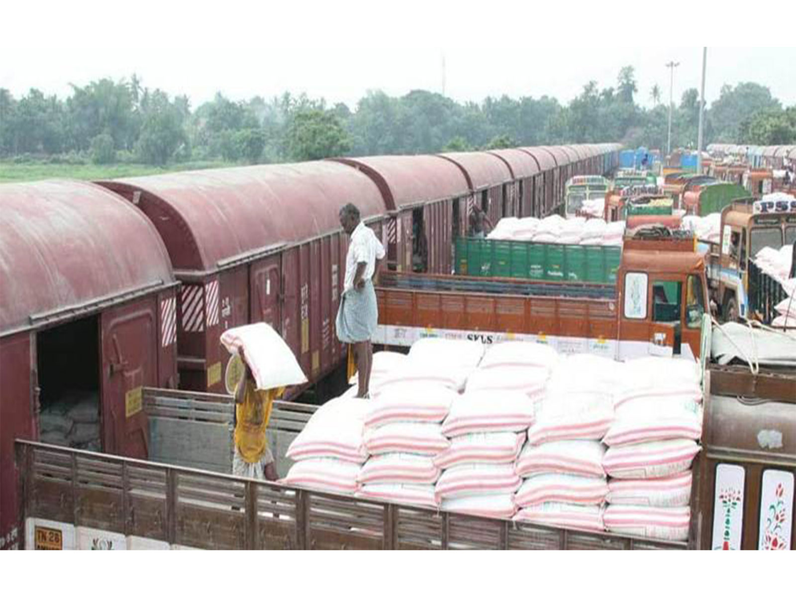 Indian Railways Crosses 1 Billion Tonne Freight Loading in FY 25-26 (Image: PIB)