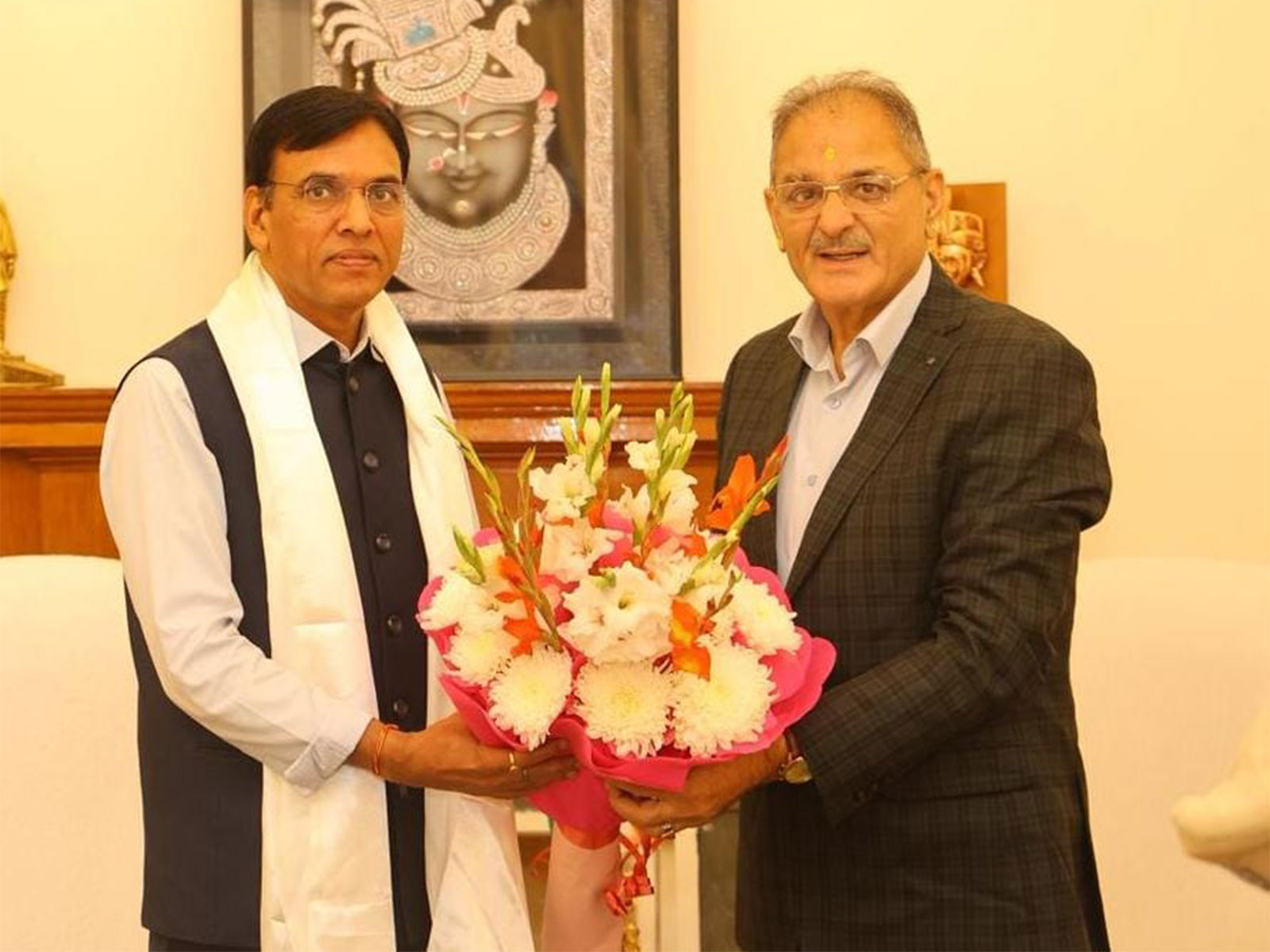 Ladakh LG Kavinder Gupta meets Union Minister Mansukh Mandaviya in Delhi (Photo/X@lg_ladakh)