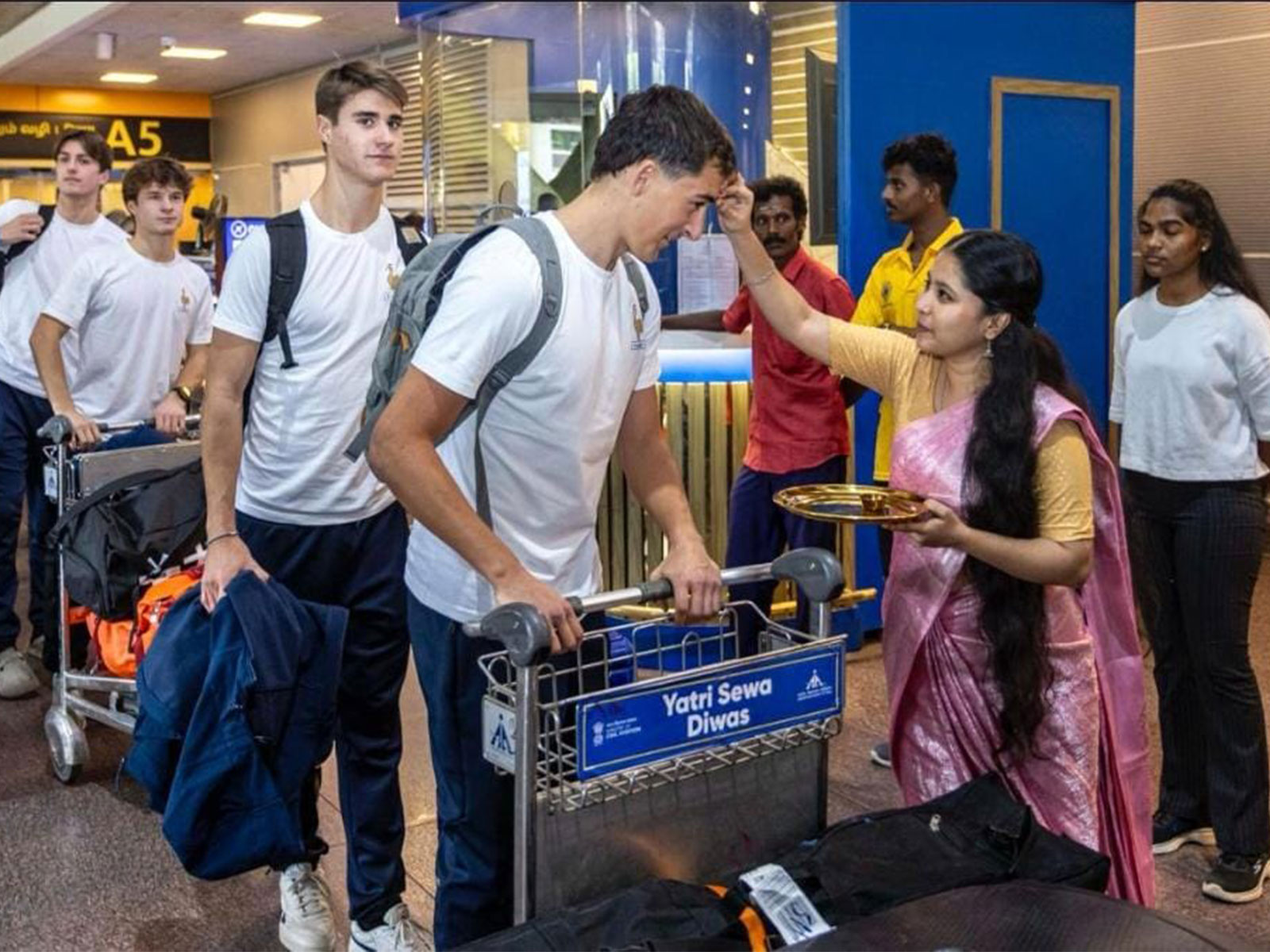 France junior hockey team being welcomed in Chennai. (Photo: HI Media)