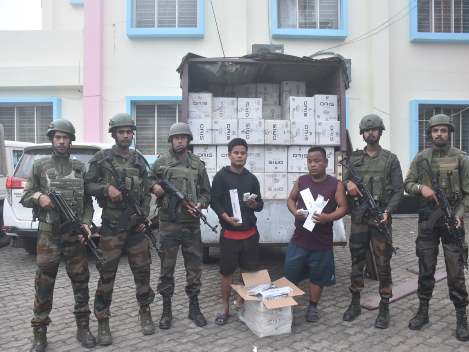 Assam Rifles, DRI siezes large consignment of foriegn cigarettes (Photo/AssamRifles)