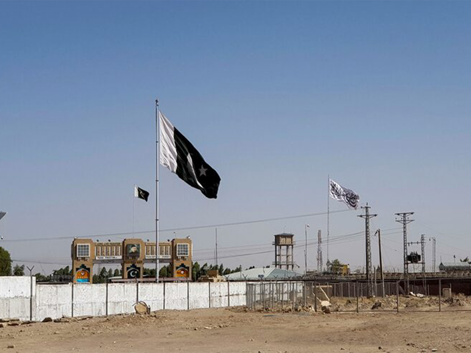 General view of Pakistan's flag and Taliban's flag in the background as seen from the Friendship Gate crossing point in Pakistan-Afghanistan border town of Chaman (Photo/Reuters)