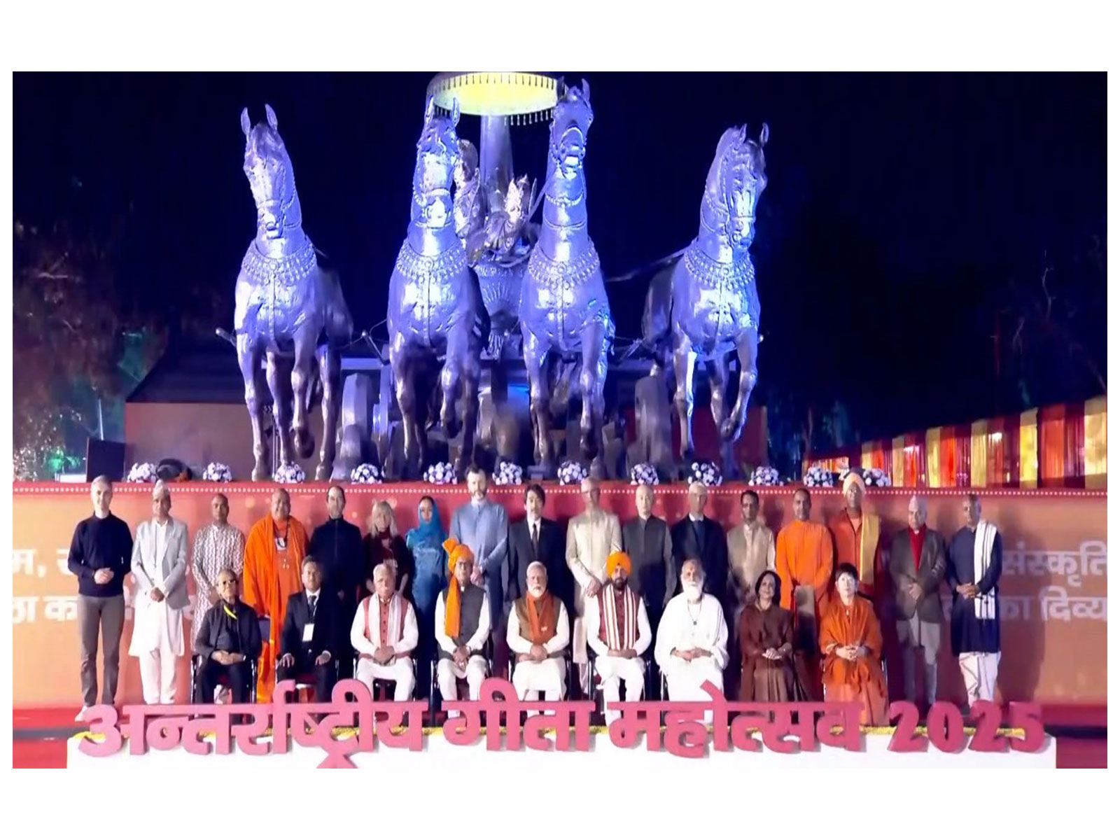 PM Modi performs 'Darshan' and 'Pooja' at Brahma Sarovar (Photo/DD News)