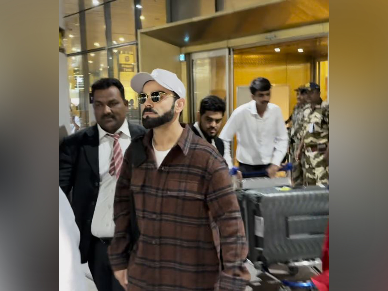 Virat Kohli at Mumbai Airport (Photo/ANI)