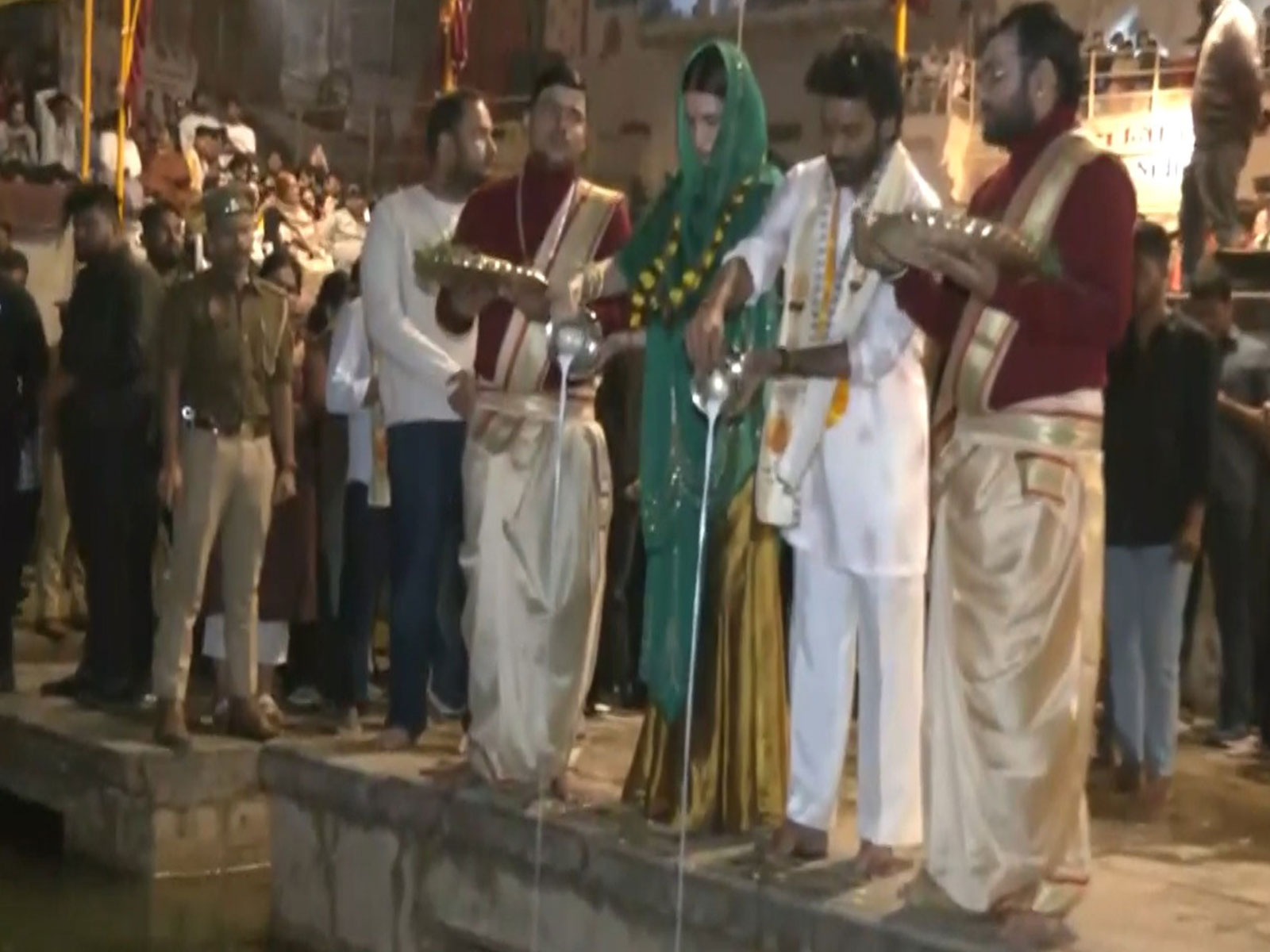 Dhanush, Kriti Sanon perform Ganga aarti (Image source/ANI) Dhanush, Kriti Sanon perform Ganga aarti (Image source/ANI)