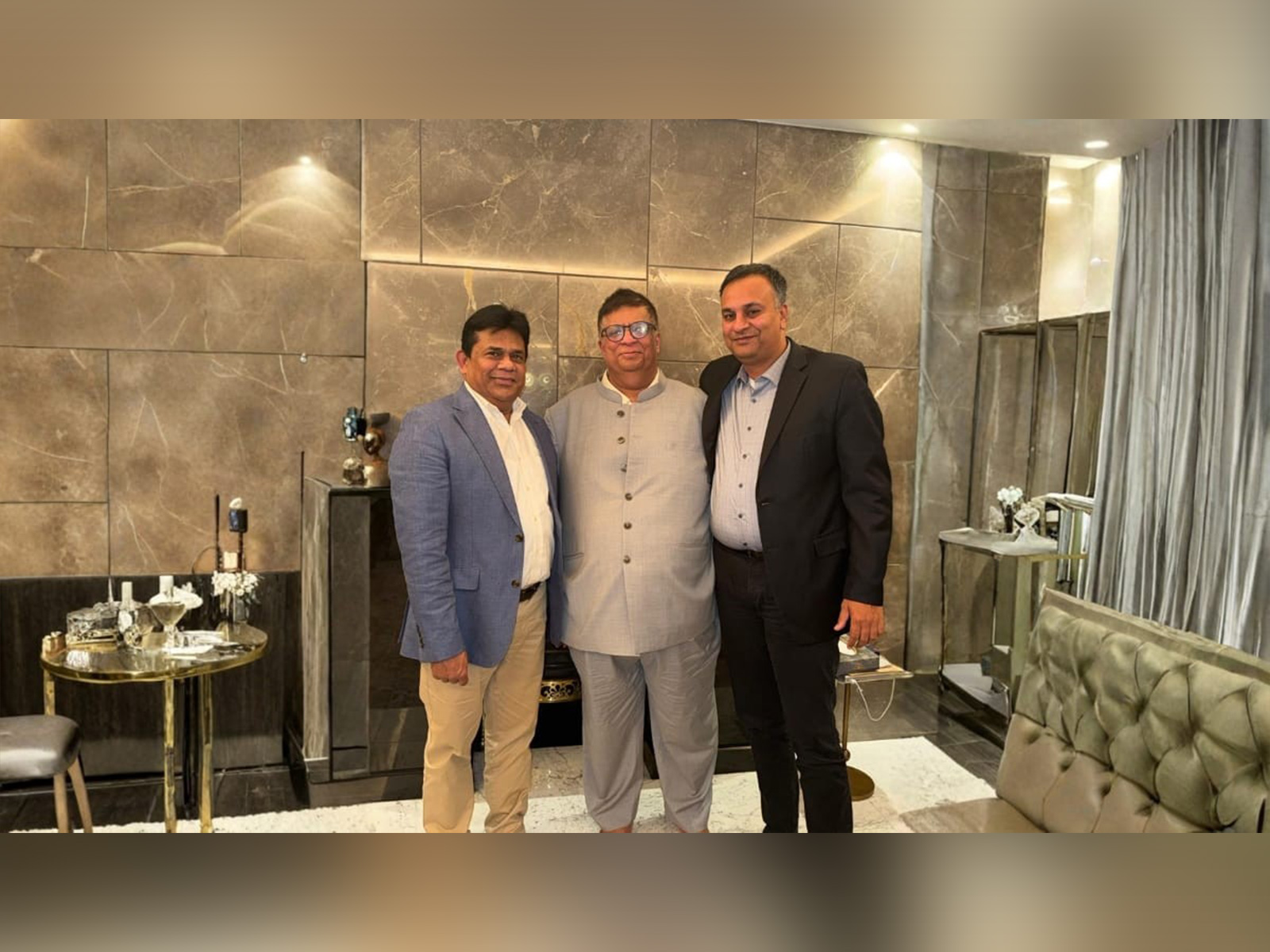 Sailesh Hiranandani (centre) flanked by Sampath Kumar Mallaya (left), chairman of Samko Holding, and Vaidyanathan Nateshan (right),  group CEO of Samko Holdings