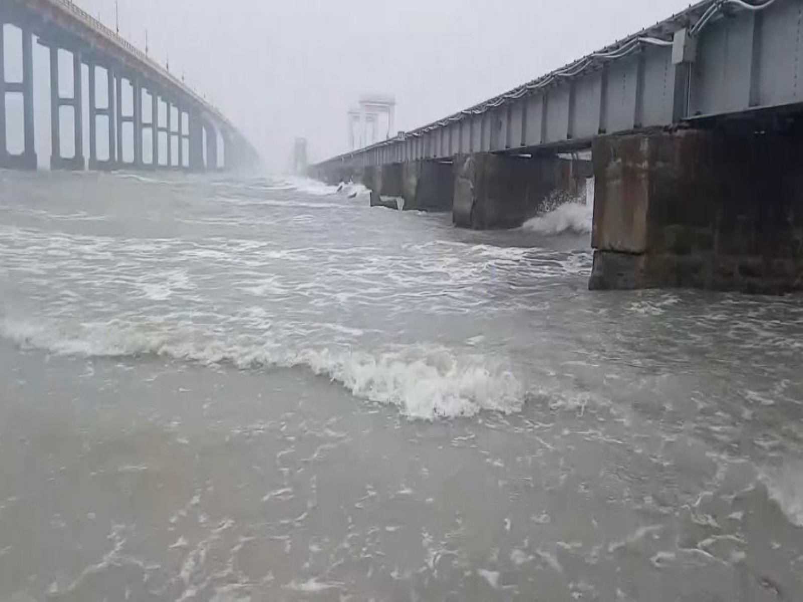 Cyclone ‘Ditwah’ hits Pamban with strong winds, heavy rain and rough sea conditions (Photo/ANI)