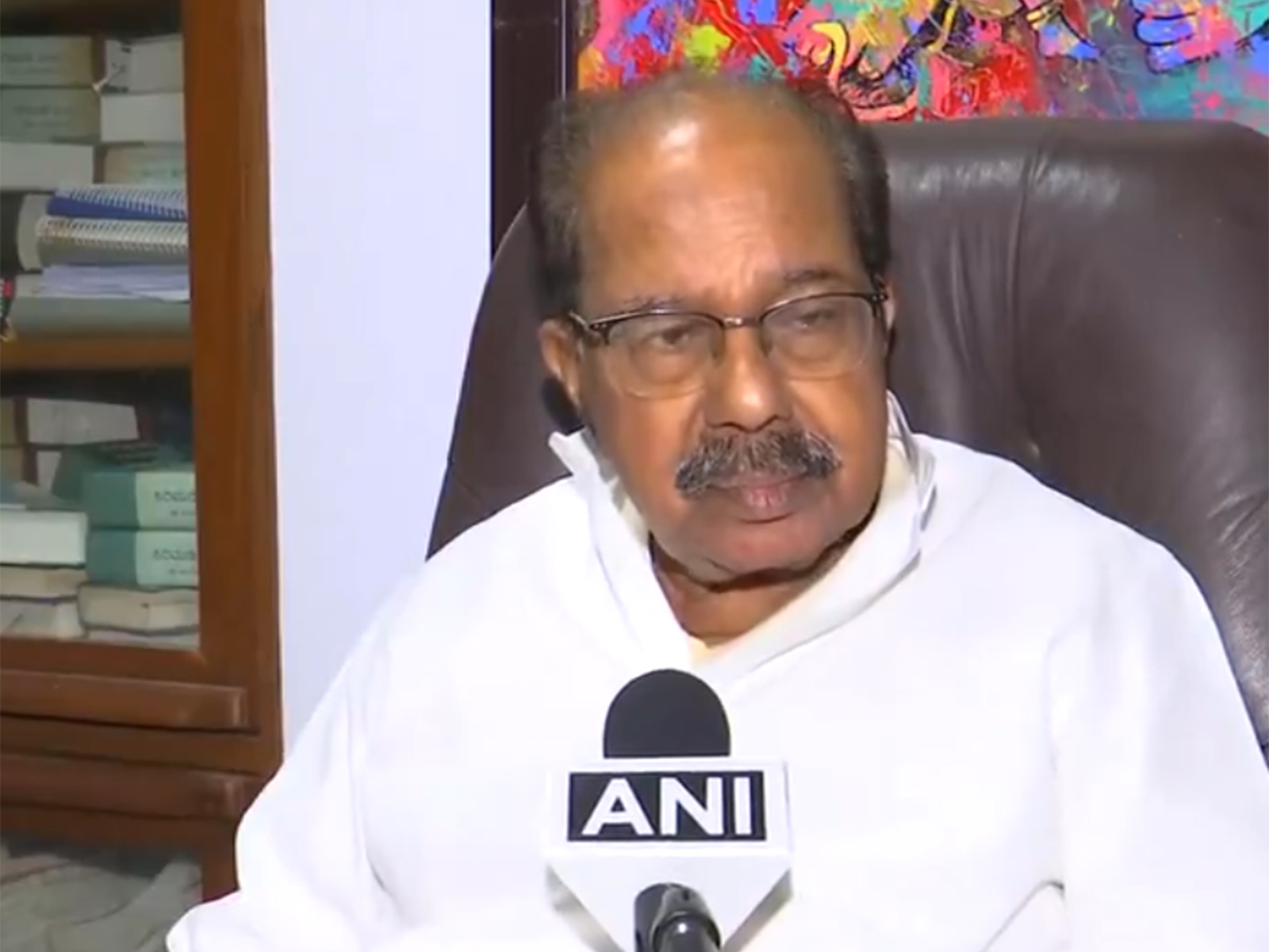 Congress leader Veerappa Moily (Photo: ANI)
