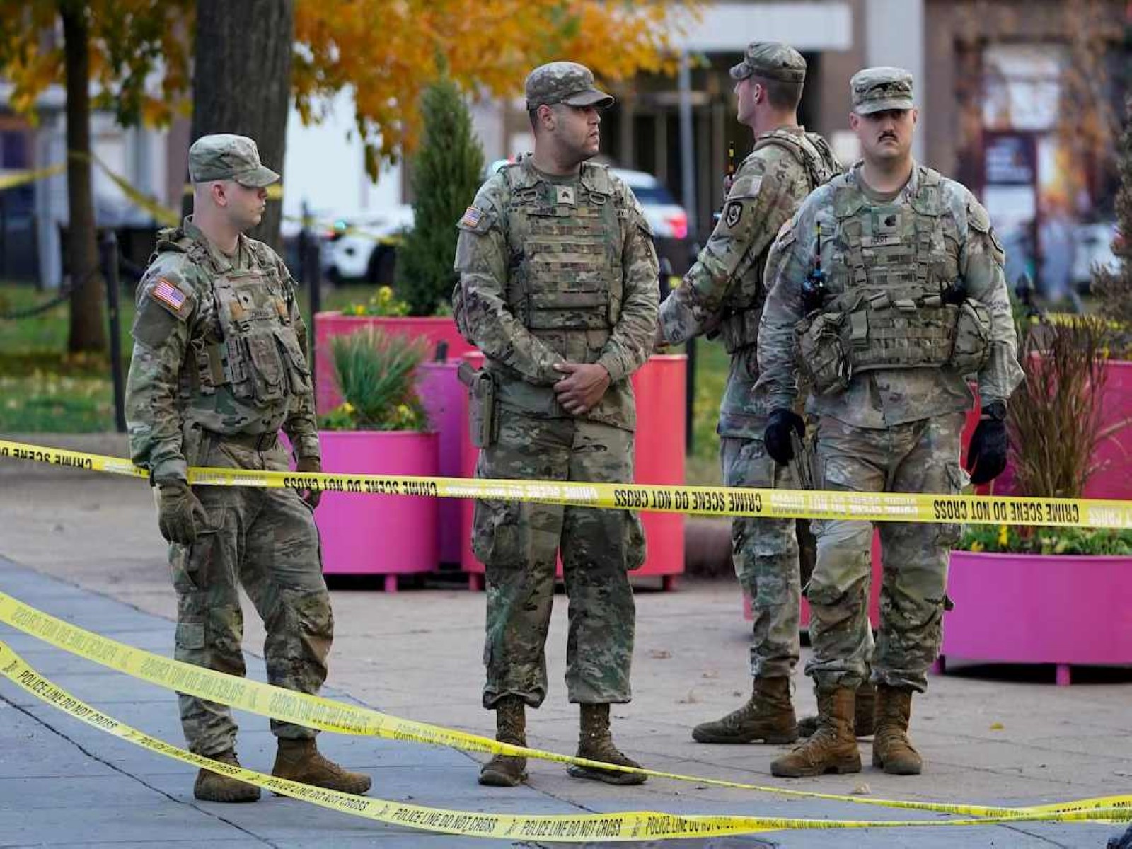 National Guard personnel stand inside a secured perimeter after two Guard members were shot near the White House in Washington, DC, US. (Photo/Reuters)