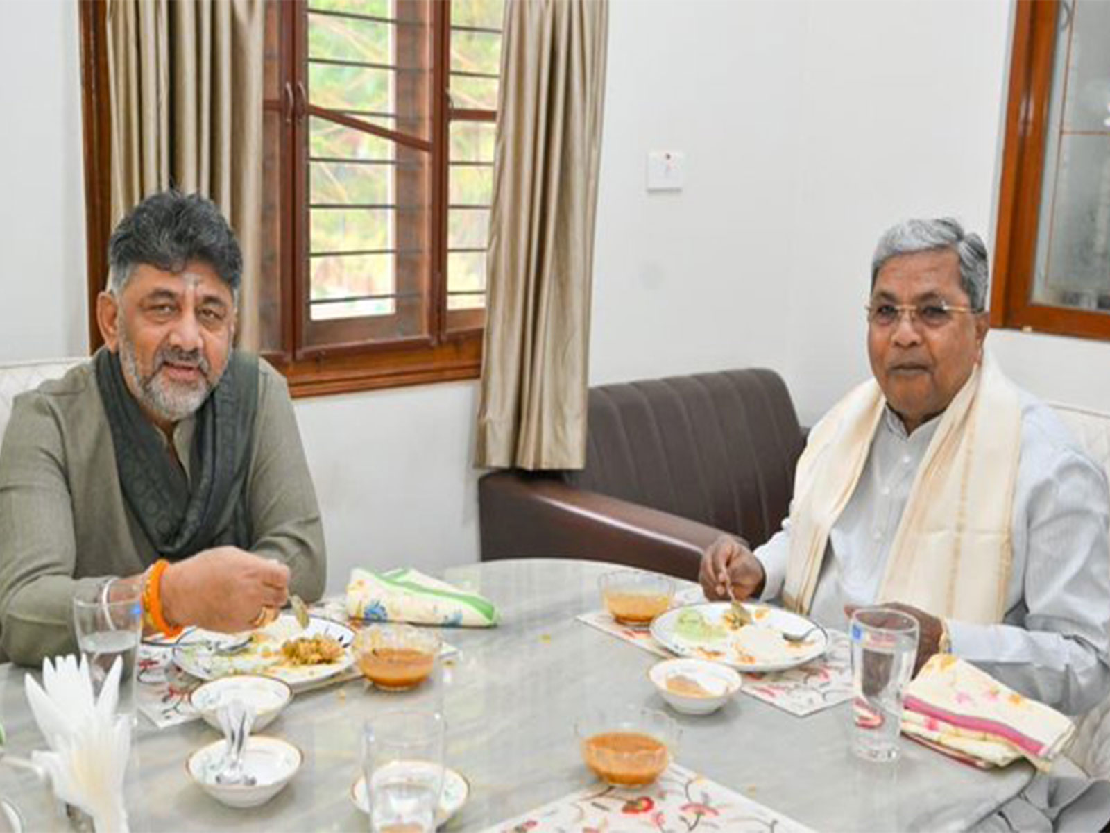 Karnataka CM and Deputy CM at breakfast meet (Photo:CMO)