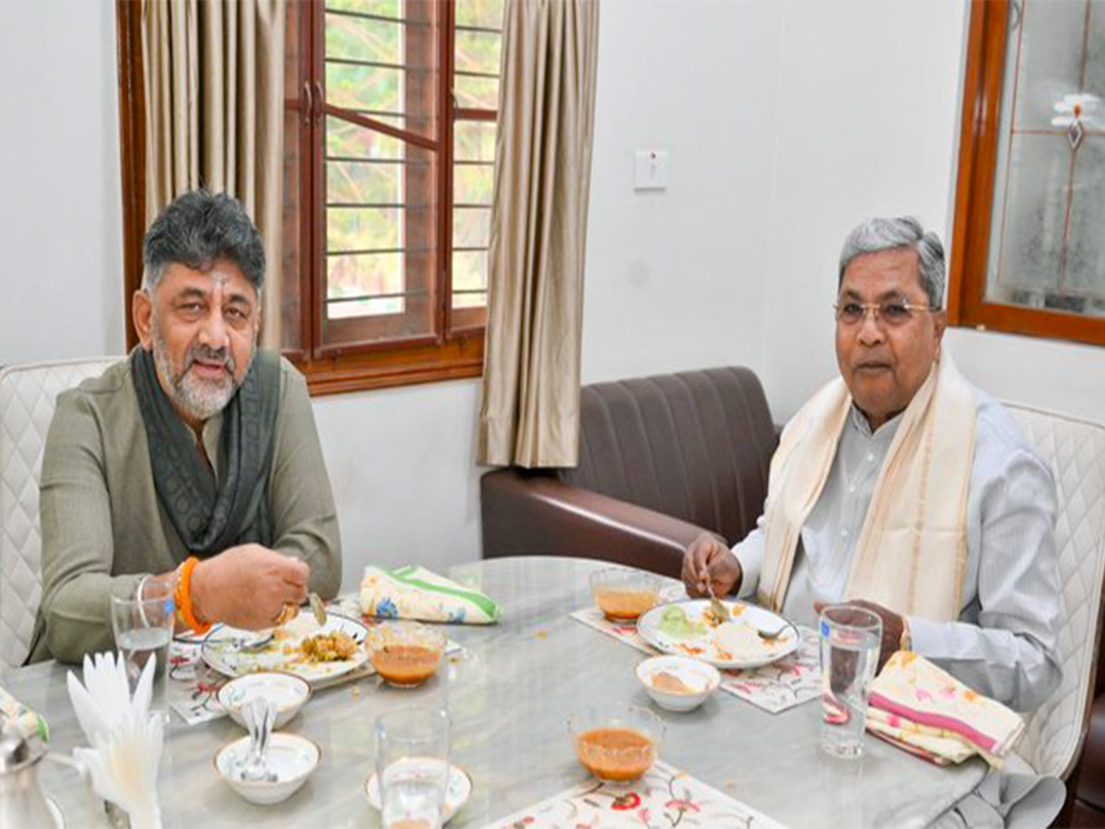 Deputy CM DK Shivakumar with CM Siddaramaiah (Photo/@DKShivakumarI)