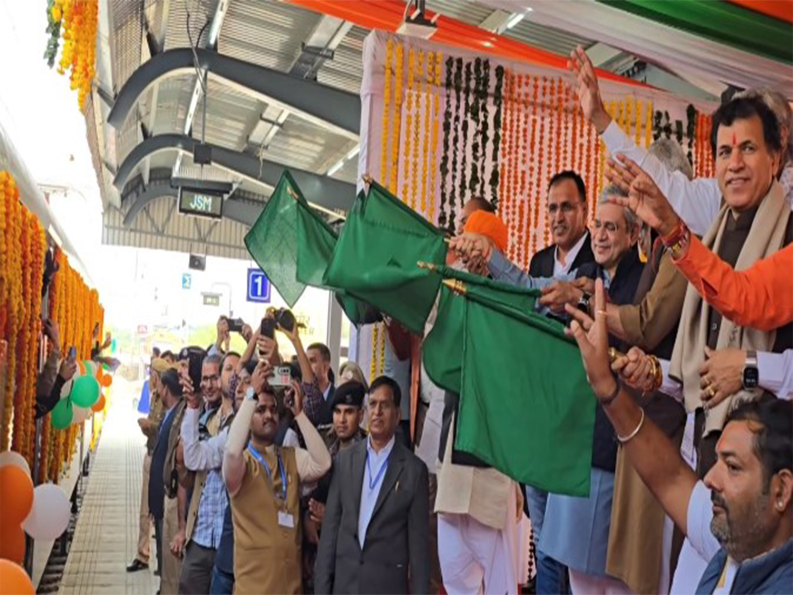 Union Railway Minister Ashwini Vaishnaw and Union Tourism minister Gajendra Sekhawat inaugrate 'Swarn Nagari' (Photo/ANI)